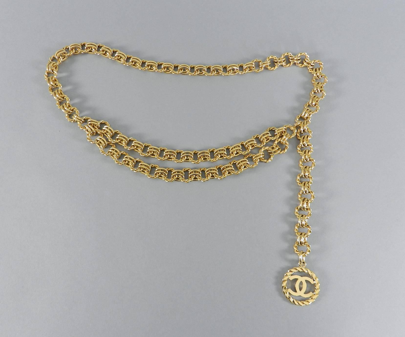 Chanel 1991 Vintage Gold Chain Belt with CC drop In Excellent Condition In Toronto, ON