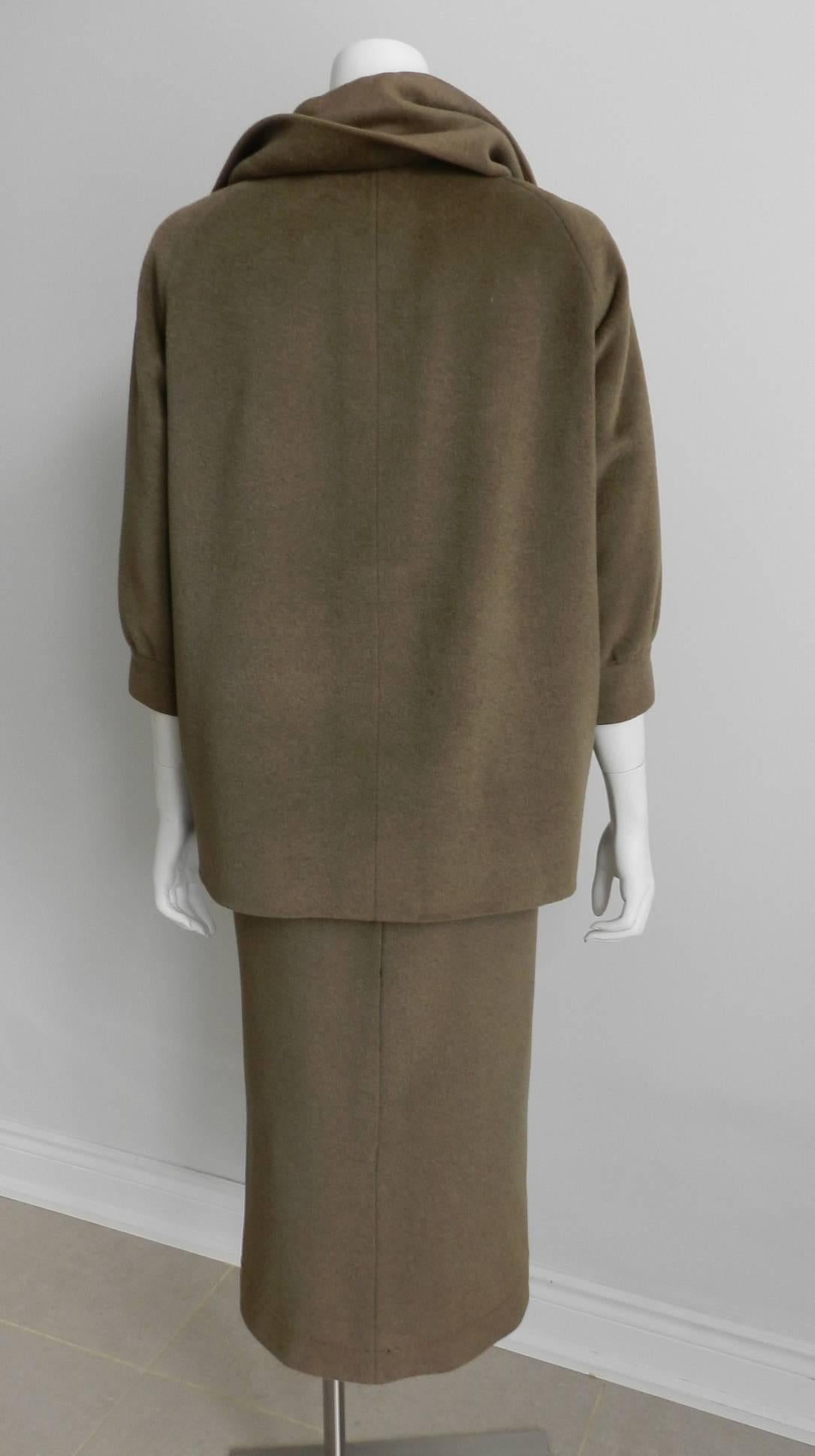Nina Ricci 1960's Brown Cashmere Skirt Suit In Excellent Condition In Toronto, ON