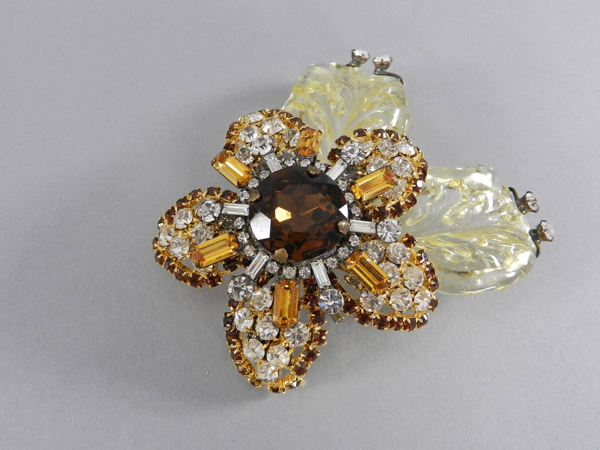 Lawrence VRBA Large Flower Brooch with Yellow Amber Glass rhinestones In Excellent Condition In Toronto, ON