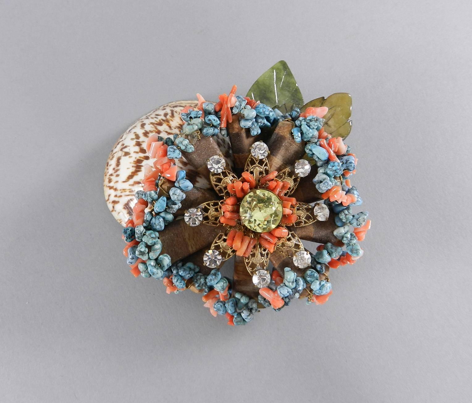 Lawrence VRBA Large vintage style seashell brooch with turquoise and coral In Excellent Condition In Toronto, ON