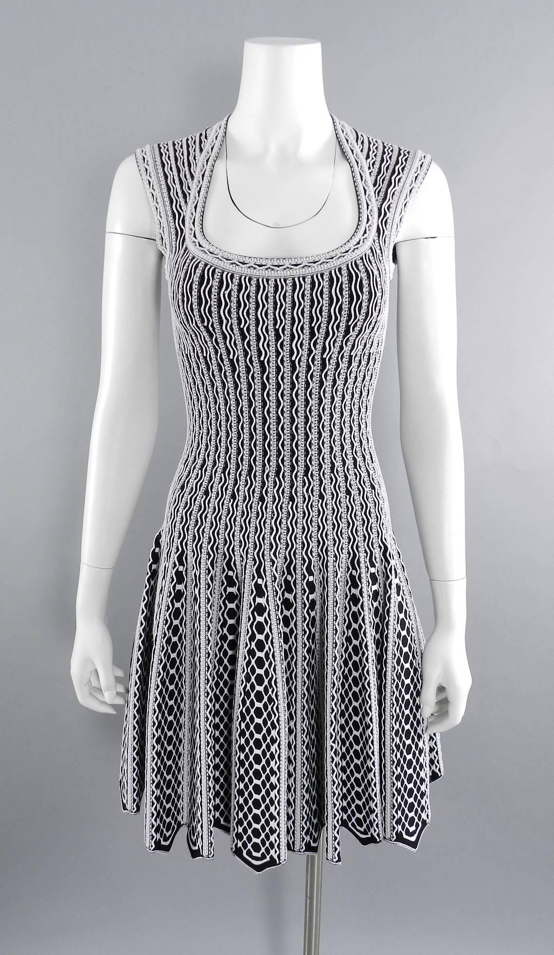Alaia White and Black Fit and Flare Stretch Knit Dress In New Condition In Toronto, ON