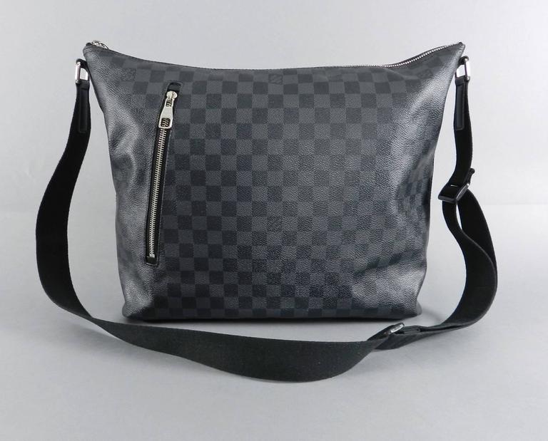 Louis Vuitton Damier graphite Mick GM messenger bag at 1stDibs | louis ...