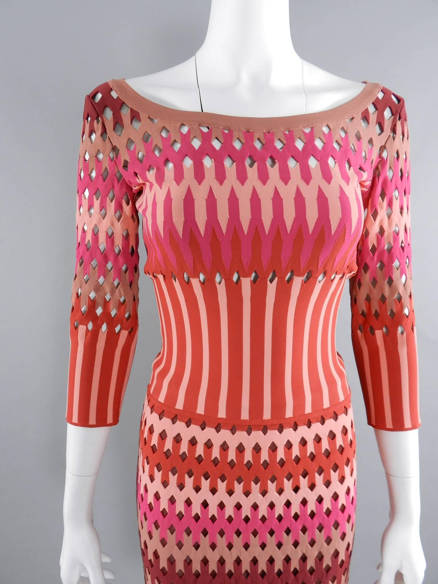 ALAIA red and pink cut out diamonds bodycon stretch dress In Excellent Condition In Toronto, ON