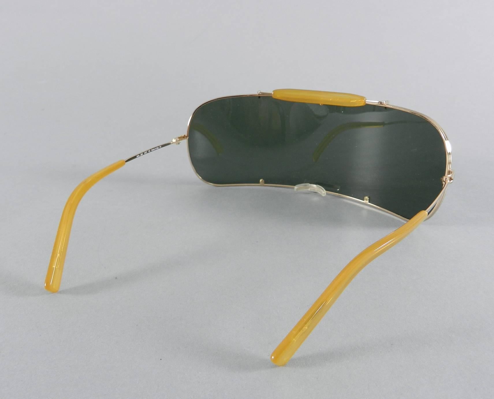 Maison Martin Margiela Visor Sunglasses in case In Excellent Condition In Toronto, ON
