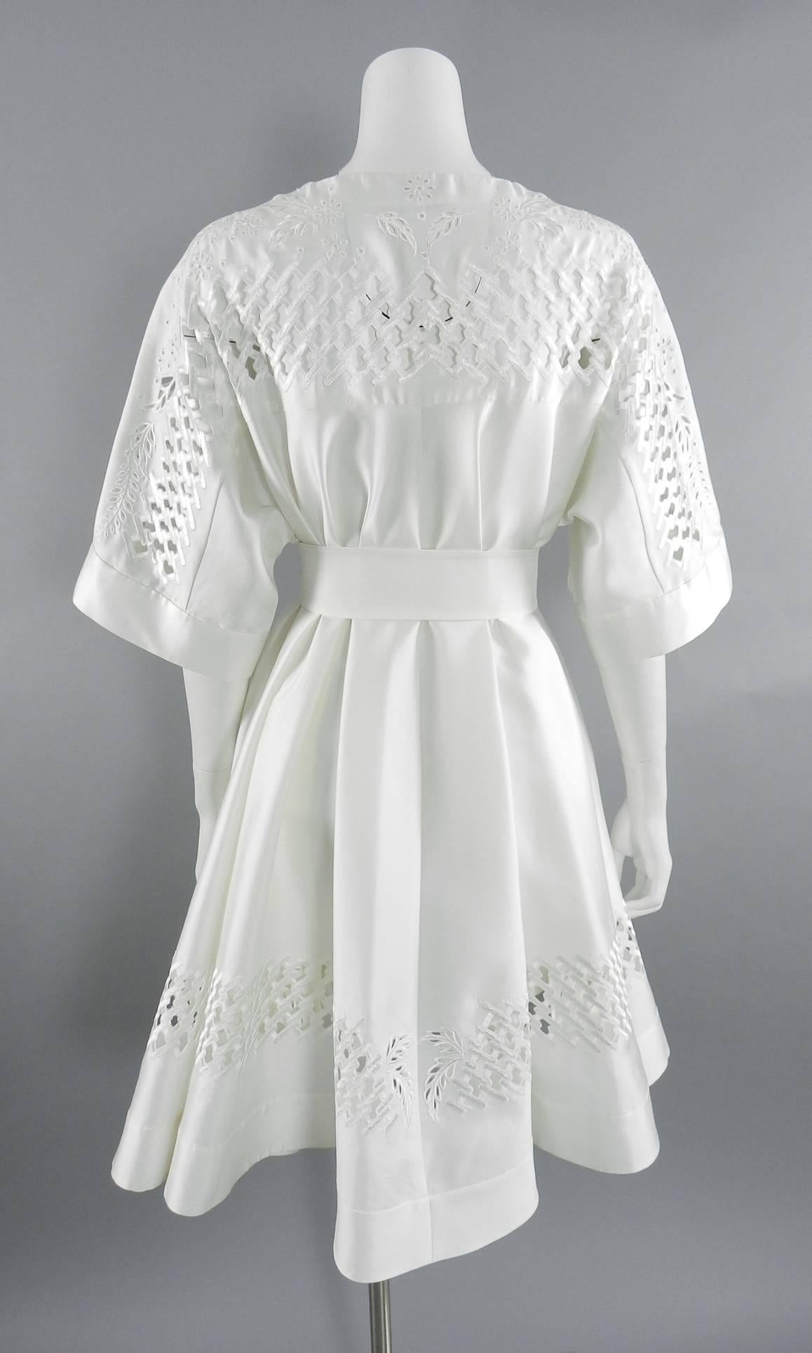 Temperley London Runway White Broderie Anglaise Dress / Coat In Excellent Condition In Toronto, ON
