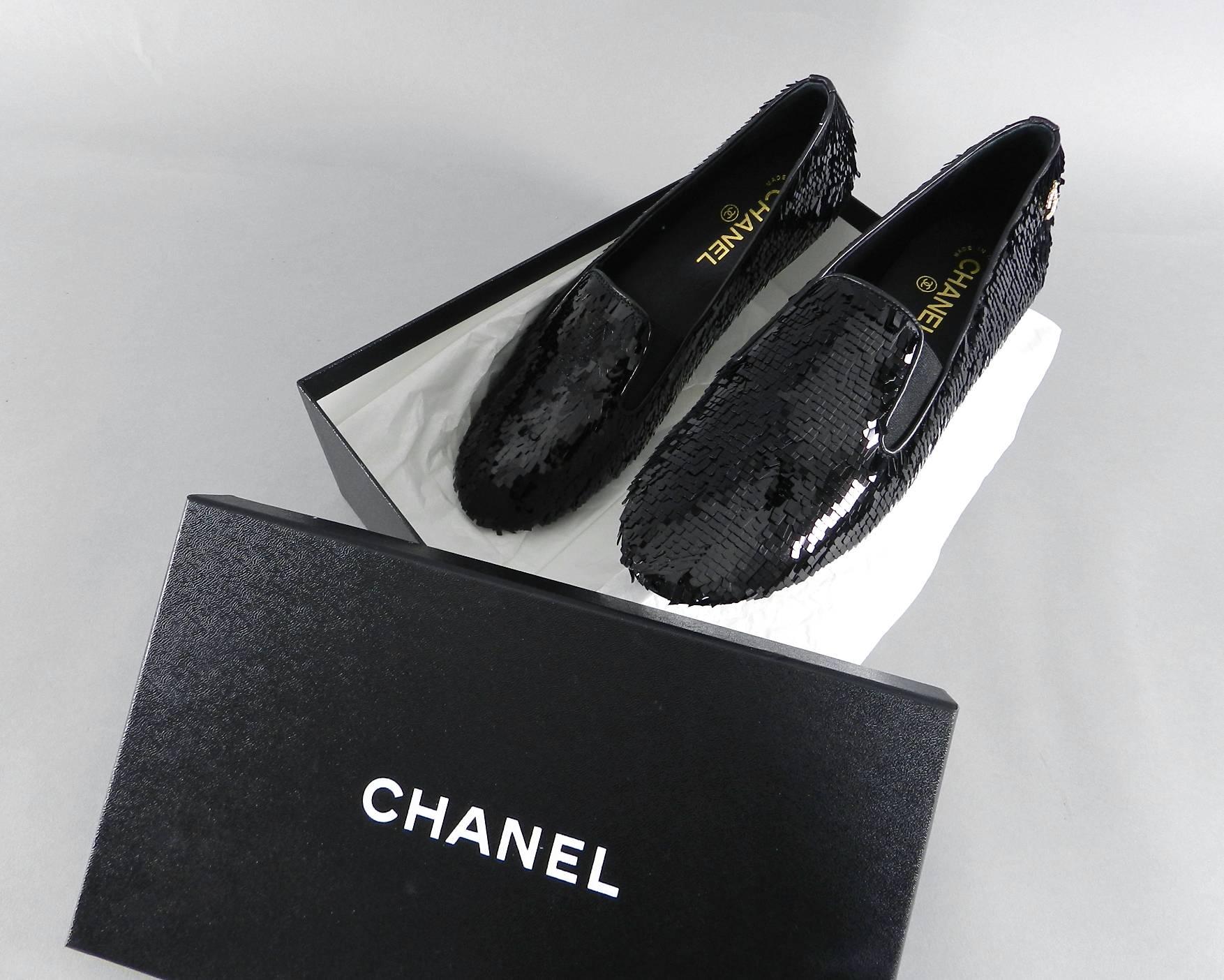 Chanel Lesage Sequin Black Loafers Shoes New in Box.  Gold metal CC logo at back heel. size 41.  Shoes have been tried on indoors.  

We ship worldwide.