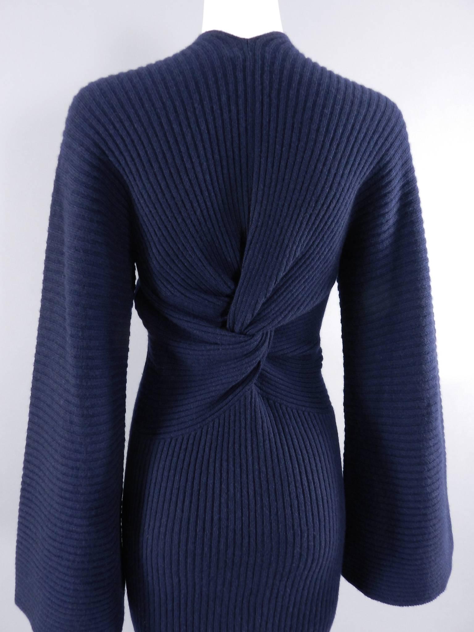 Chanel navy ribbed cashmere sweater with bell sleeves and knot back In Excellent Condition In Toronto, ON