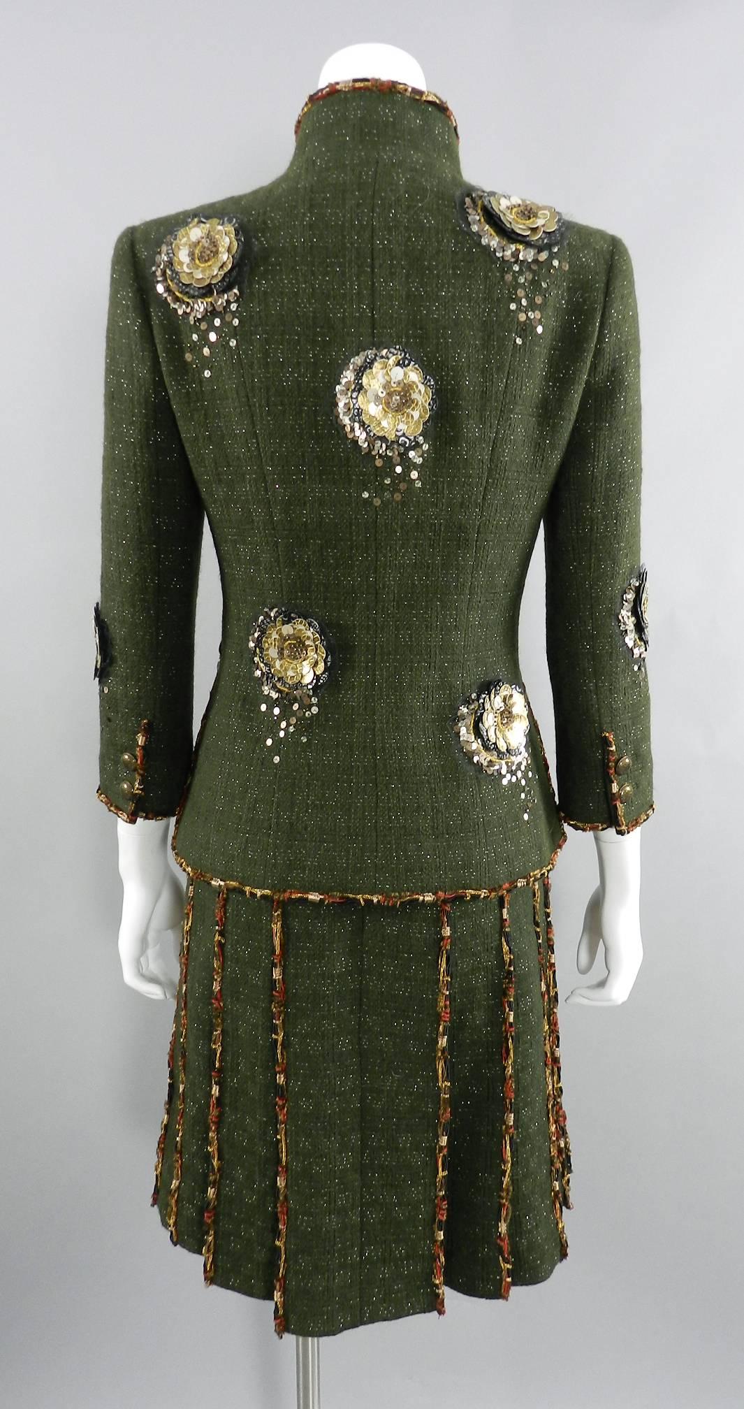 Chanel Pre-Fall 2010 Shanghai Runway Green skirt Suit with Gold Lesage Camelias 2
