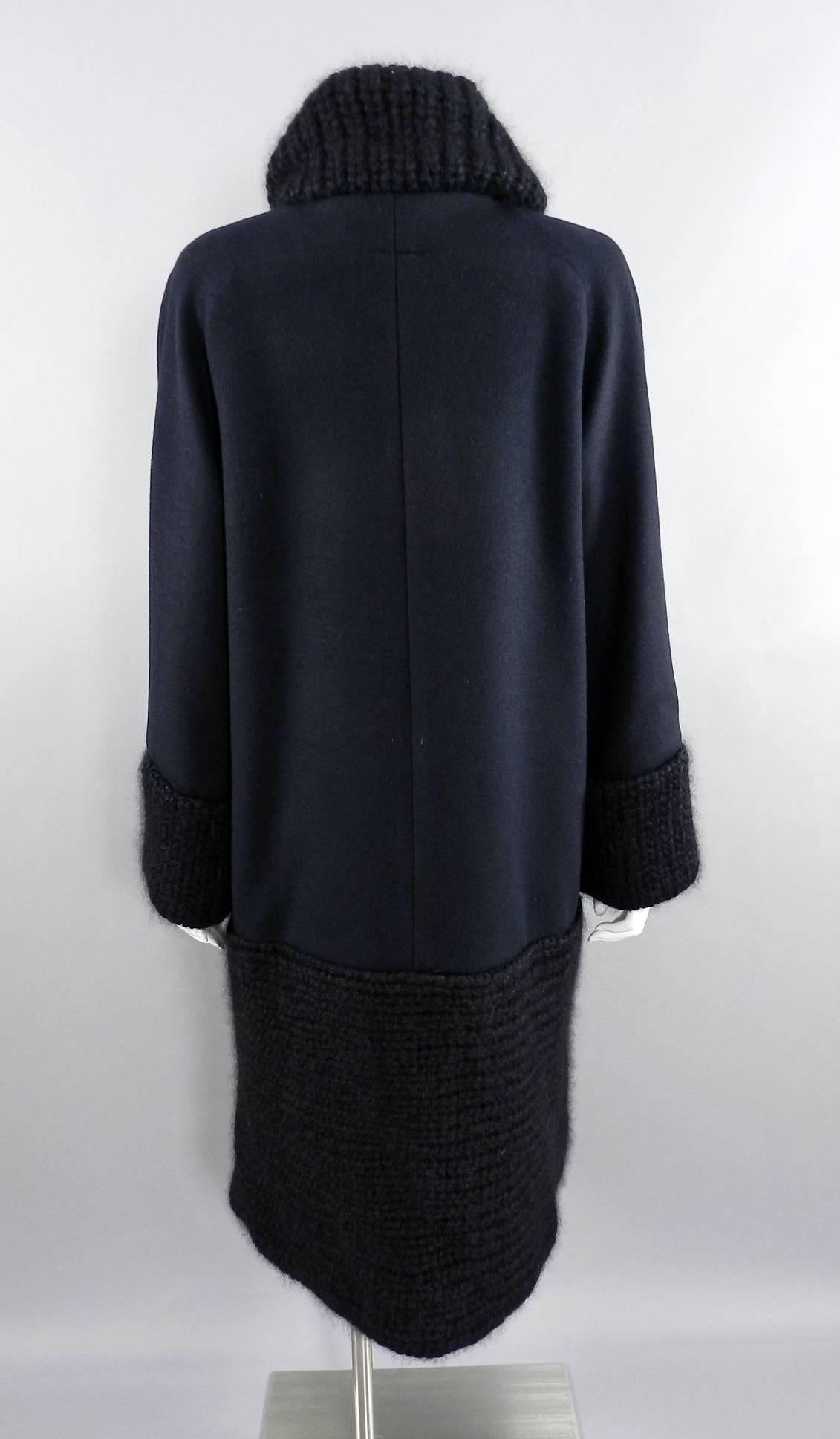 Women's CHANEL 15B 2015 Black wool coat with mohair knit trim