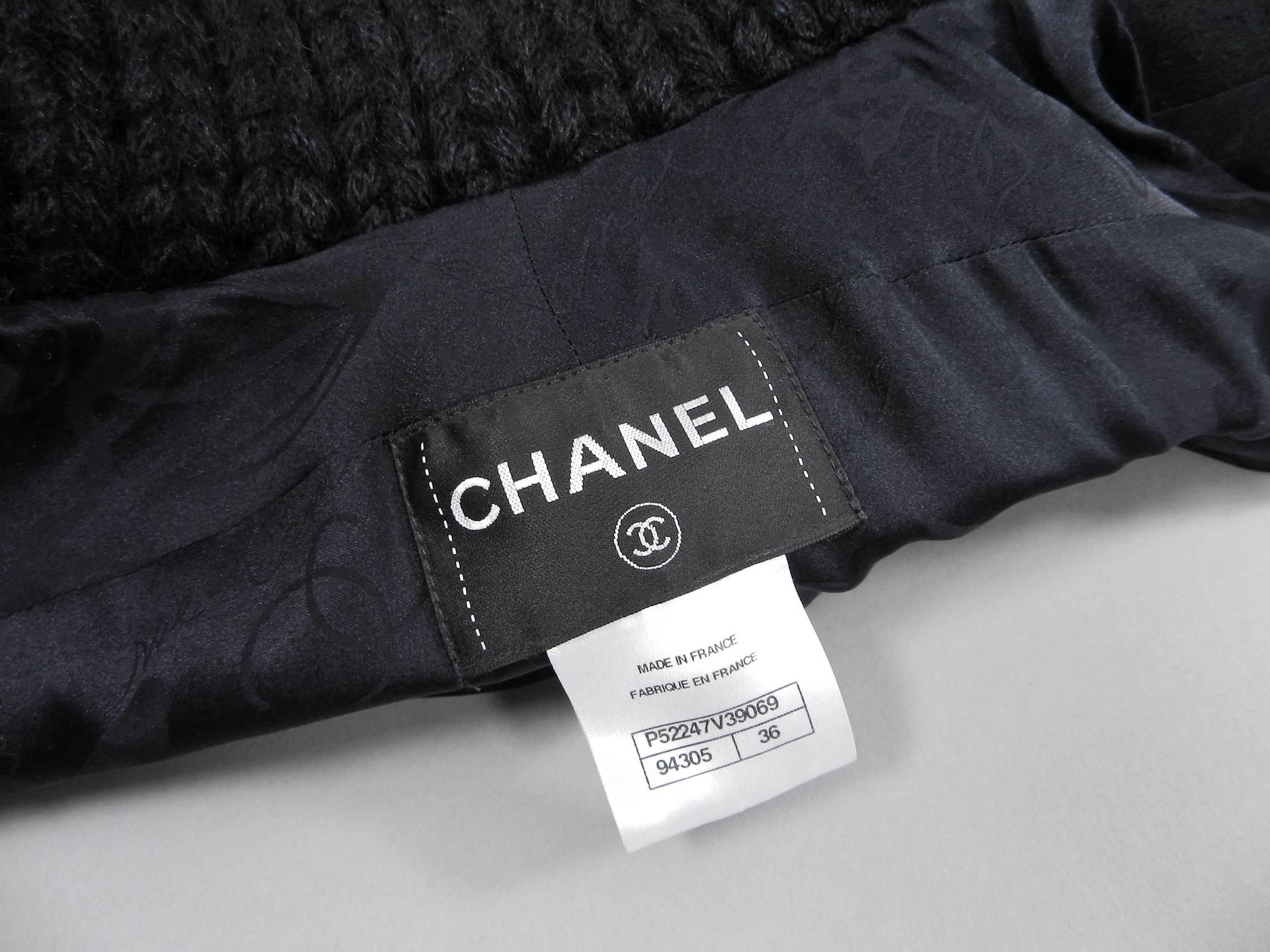 CHANEL 15B 2015 Black wool coat with mohair knit trim 2