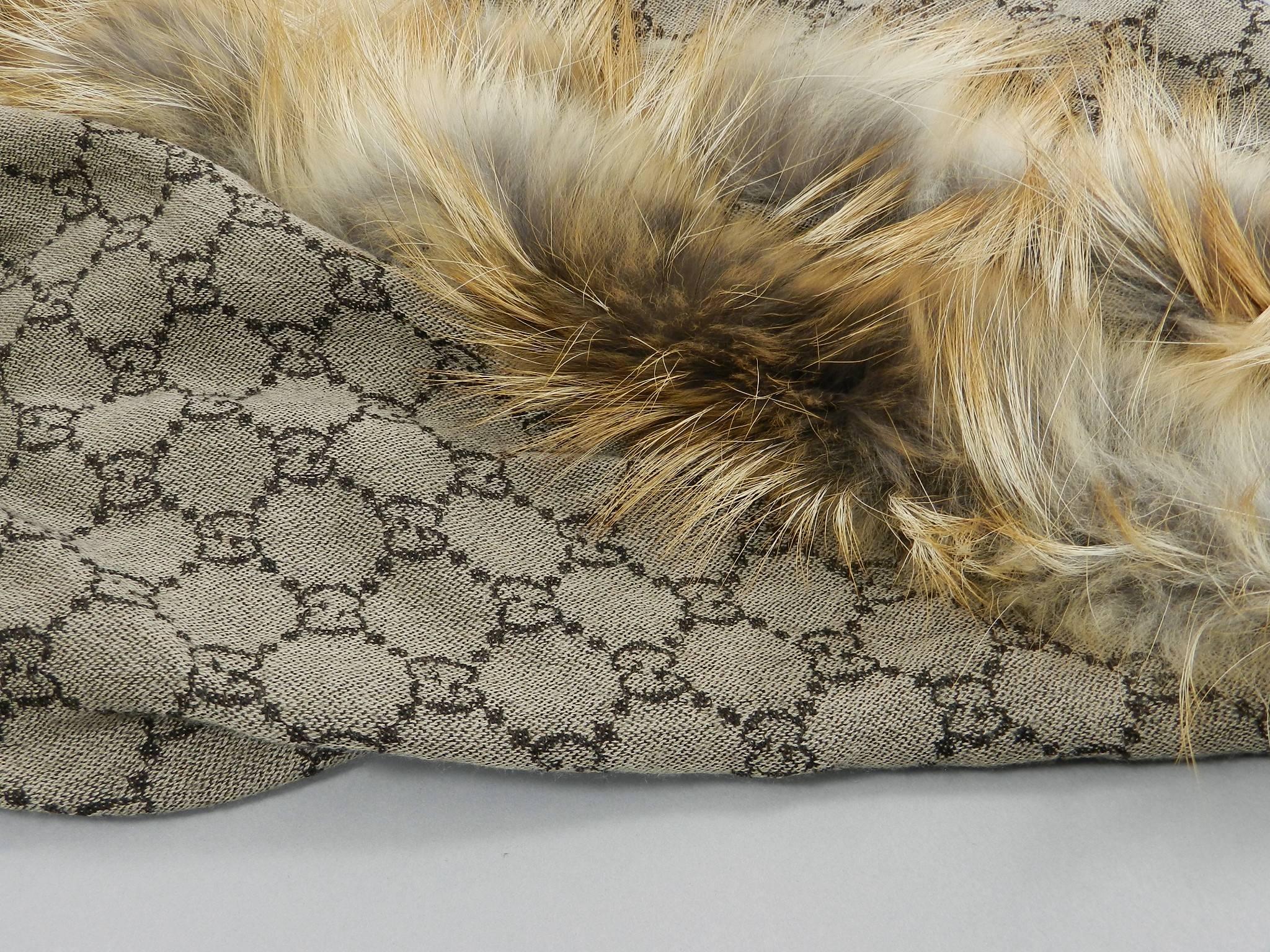 Gucci Brown GG Logo Large Shawl Wrap with Fox Fur Trim In Excellent Condition In Toronto, ON