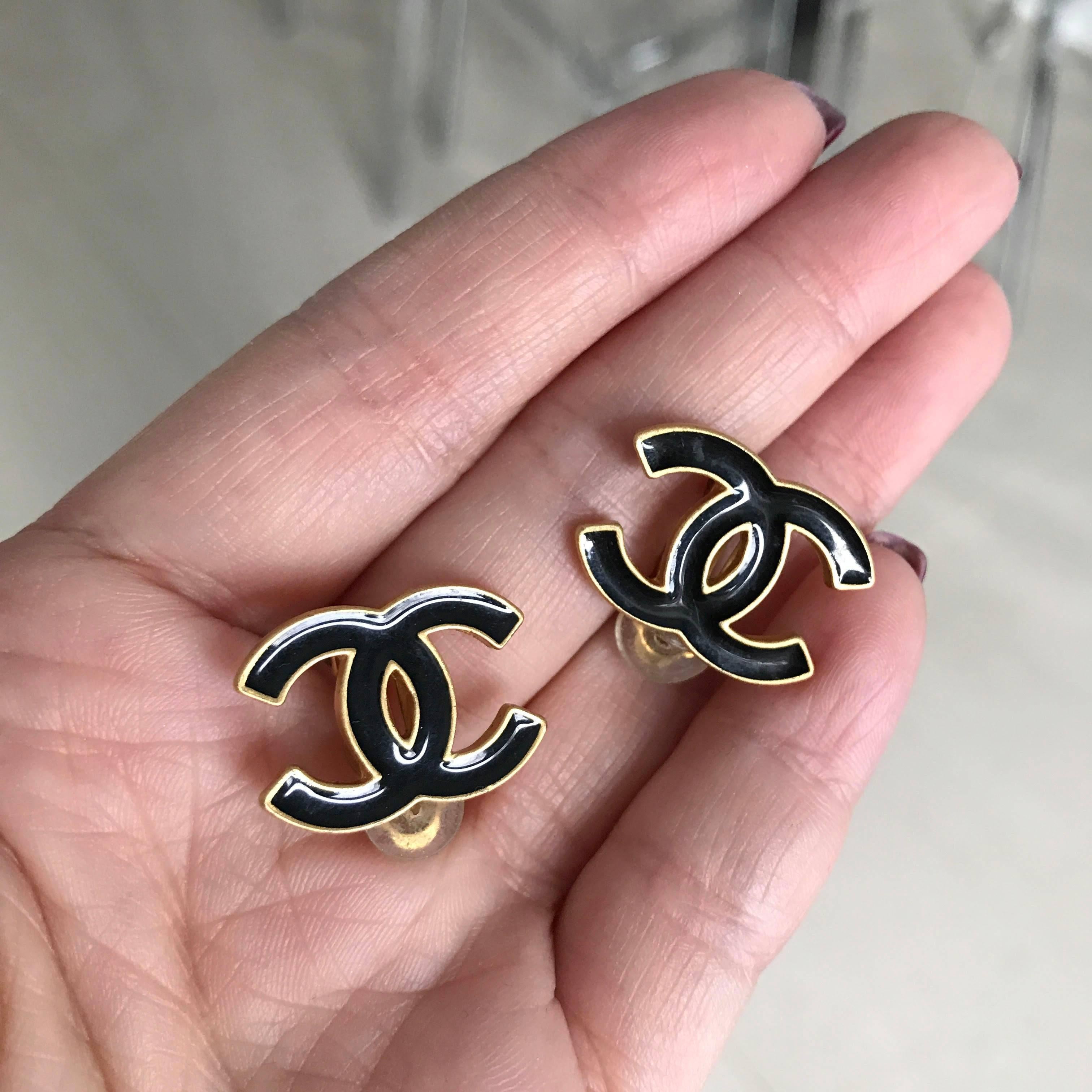 Women's Chanel black enamel and matte gold CC logo clip earrings