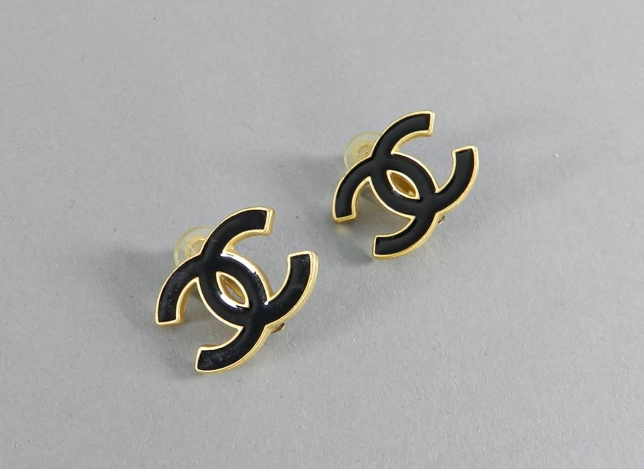 Chanel black enamel and matte gold CC logo clip earrings 1