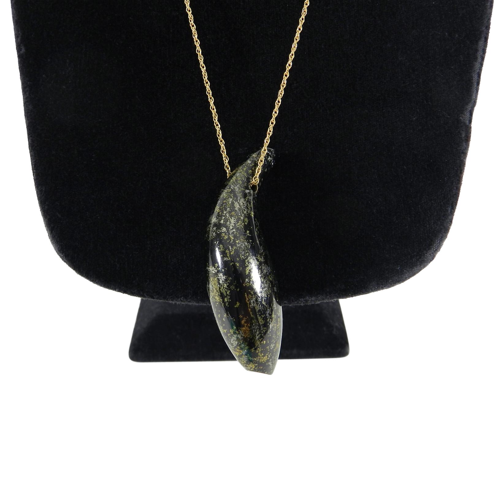 Tiffany and Co. x Frank Gehry 18k Gold and Jade Fish Pendant Necklace In Excellent Condition In Toronto, ON