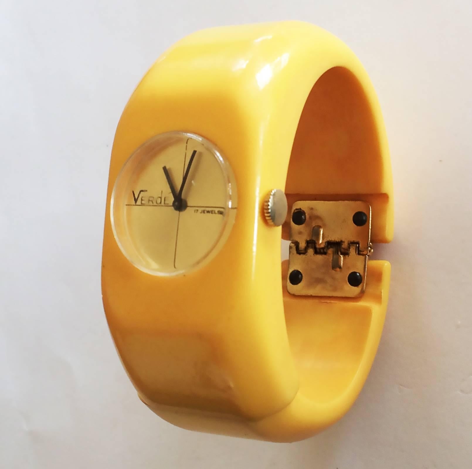Art Deco  Wrist Watch, Corn yellow Bakelite, all original in great condition for age. Overall excellent condition, mechanical wind-up, keeping good time. The front crystal has a couple of minor scuffs, but the gilt face is perfect, simply divided