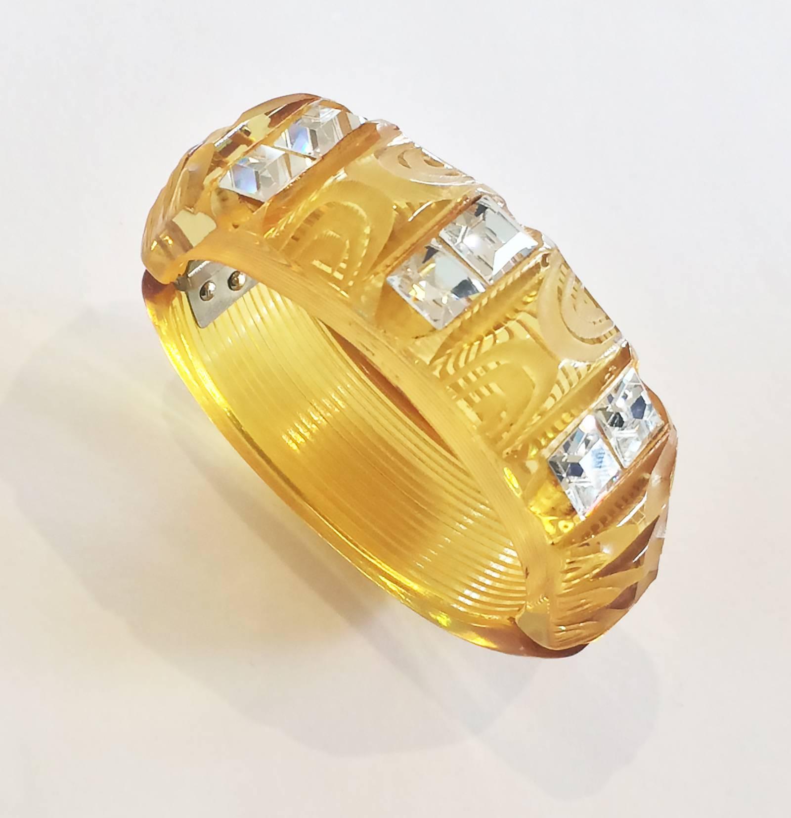 Women's Art Deco Applejuice bakelite clamper hinged bracelet set with rhinestones