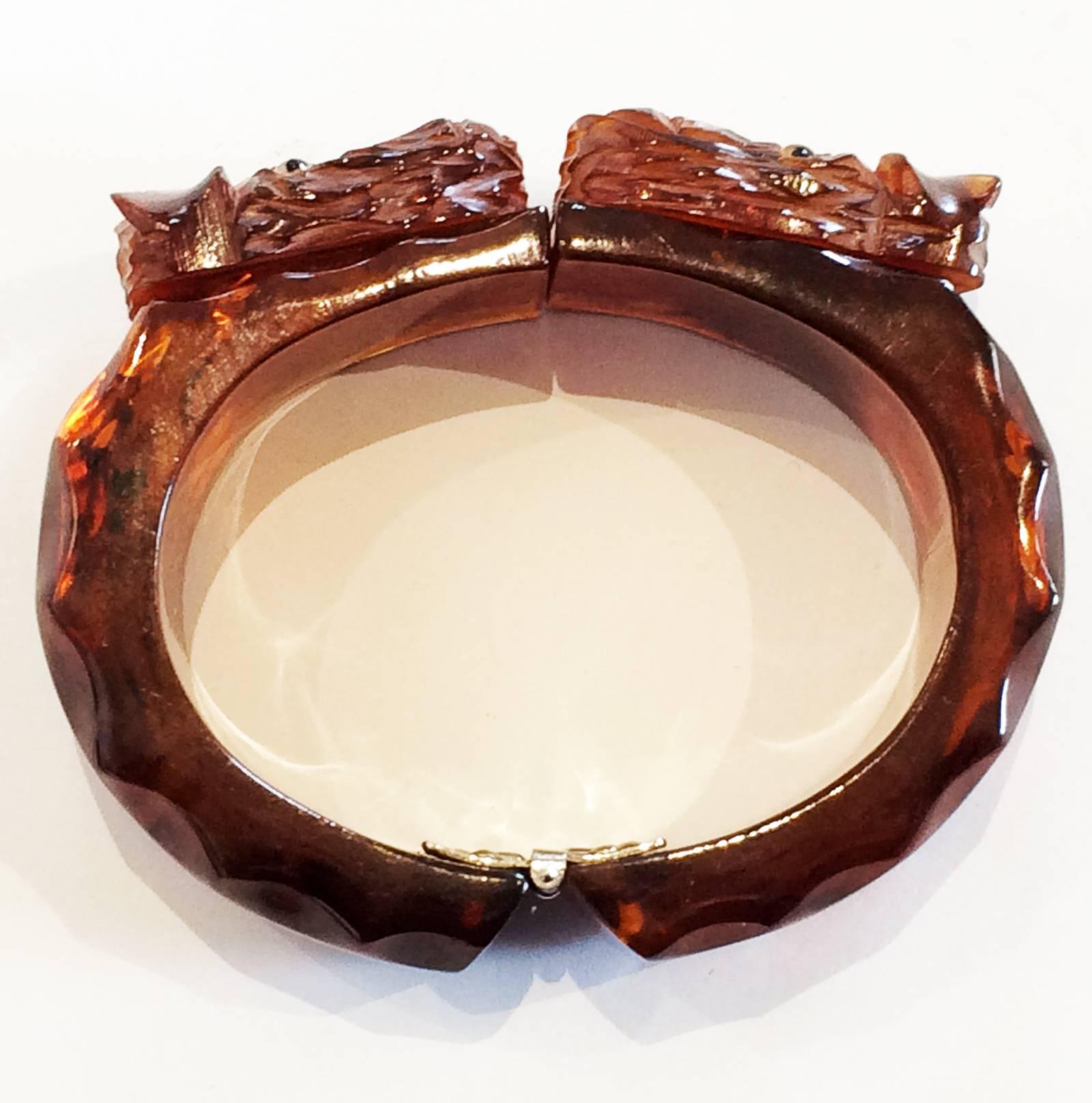 Art Deco Swirled Honey coloured Bakelite Clamper Bangle, with very detailed, carved Scottie Dogs at front, set with tiny glass eyes, and scalloped edges to the bands. The face of the Scotties is amazing and capture the dog perfectly. Condition is