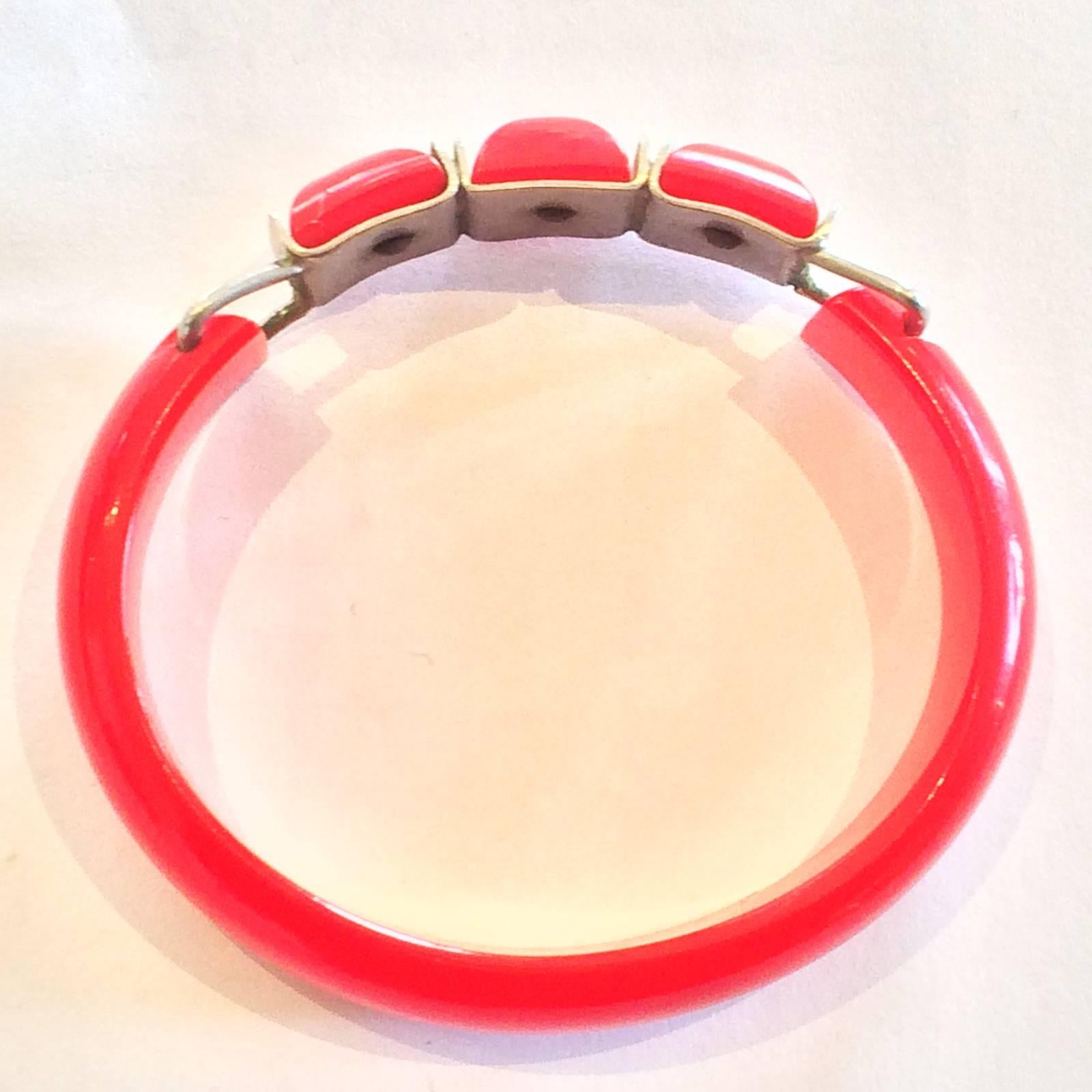 Women's Art Deco lipstick red bakelite clamper hinged bakelite bracelet 