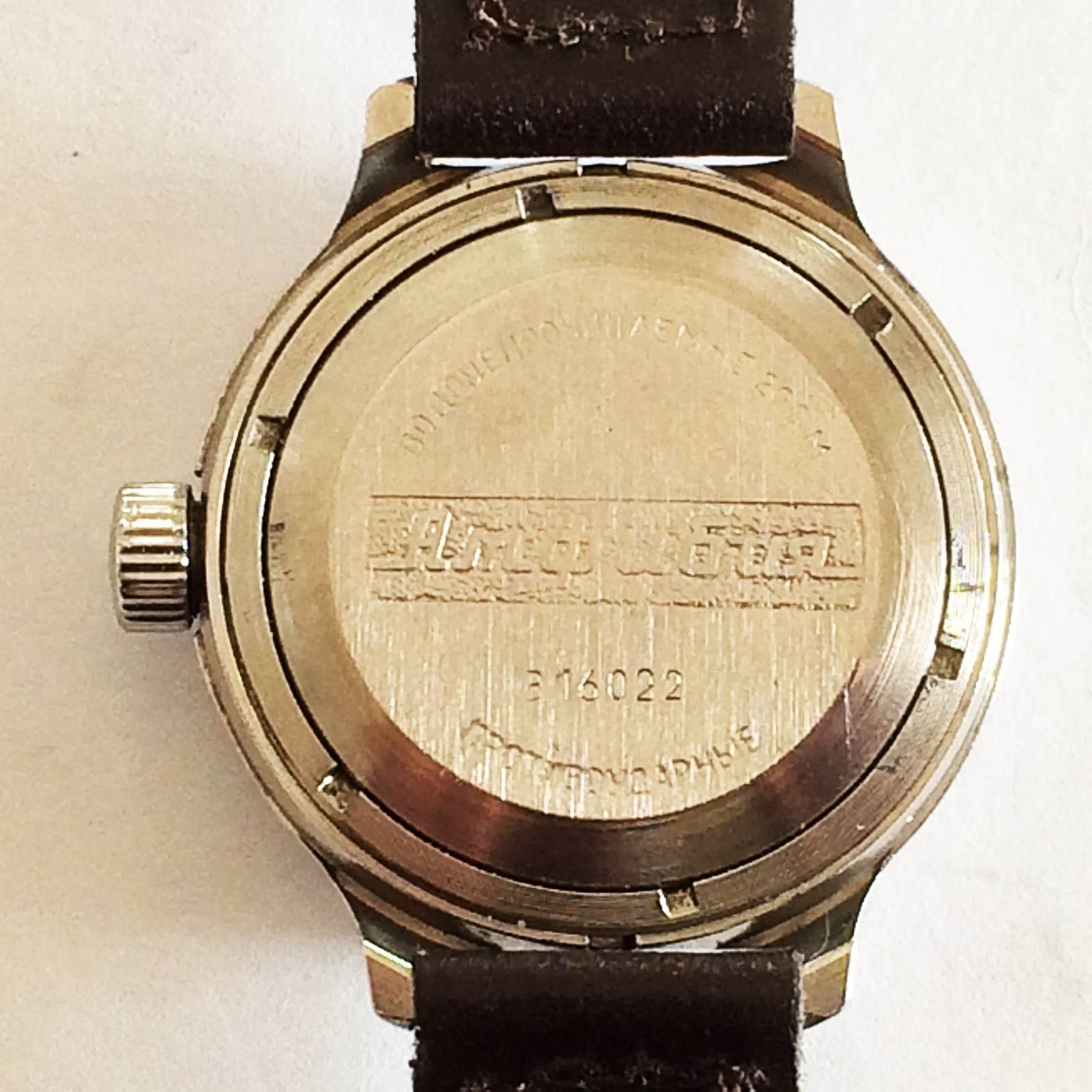 Mid Century Russian Miltary Automatic Automatic Wrist Watch In Excellent Condition In Daylesford, Victoria