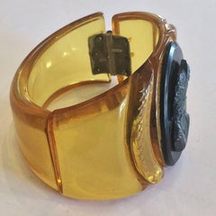 Rare Art Deco black and applejuice bakelite Cameo hinged bracelet clamper