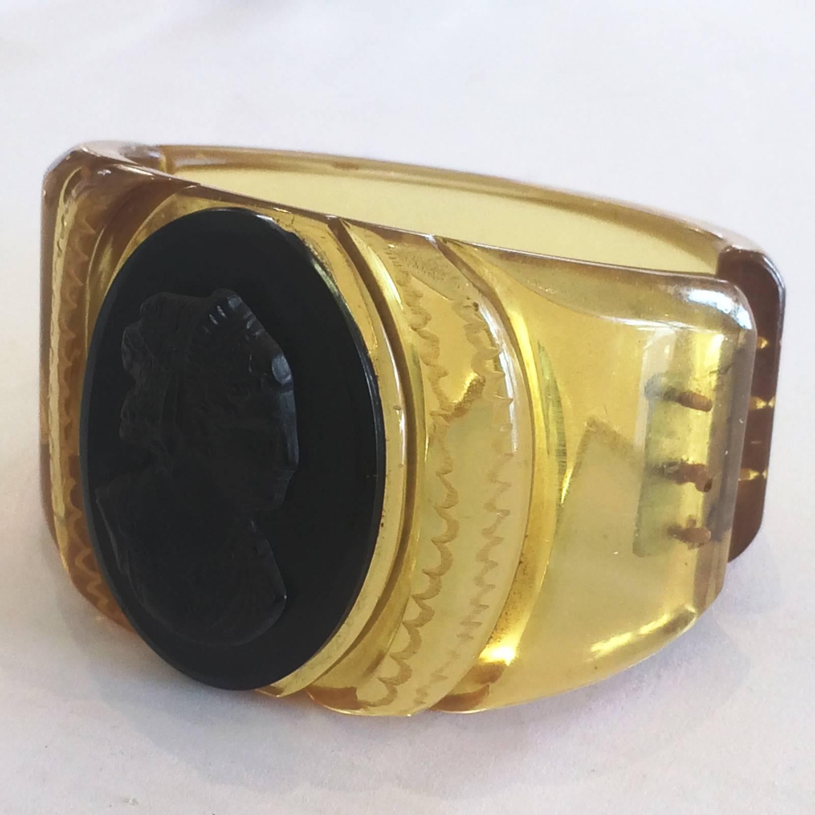 Rare Art Deco black and applejuice bakelite Cameo hinged bracelet clamper In Excellent Condition In Daylesford, Victoria