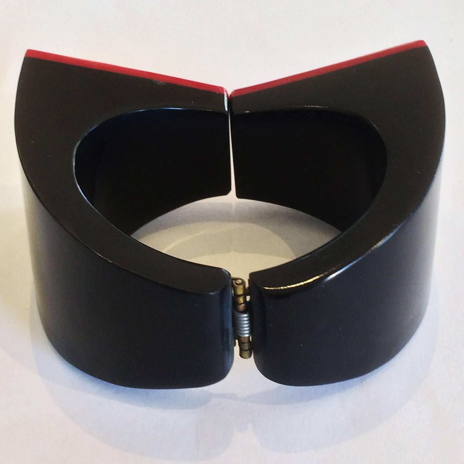 Art Deco Clamper French Bakelite Bangle in Deep Red front Bowtie, laminated onto thick Black Bakelite body (extremely rare procedure). All in perfect condition, including original spring hinge to rear, all working properly, with no damage, no