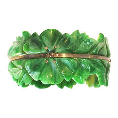 Vintage Art Deco carved spinach green bakelite bangle bracelet