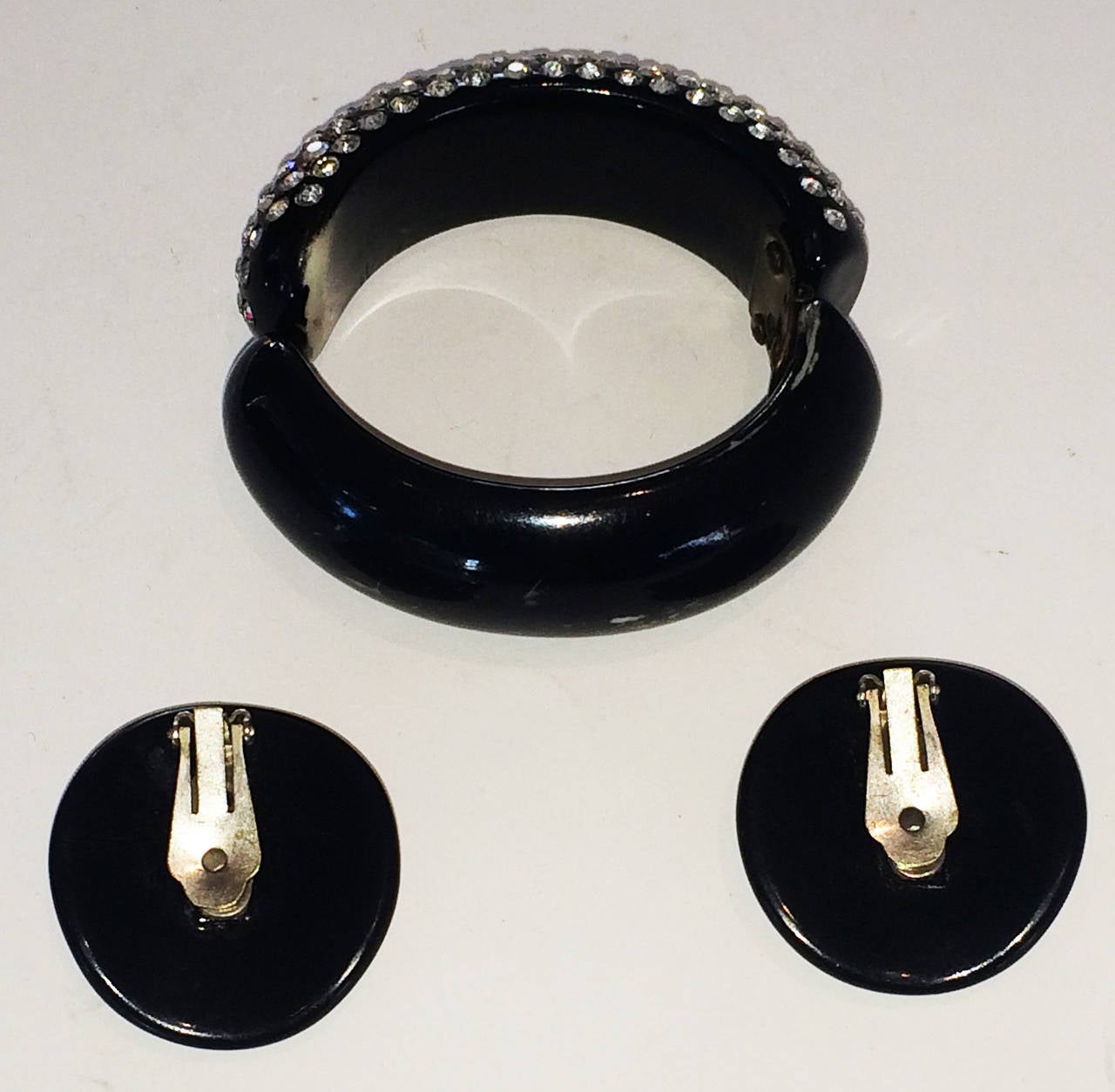 Art Deco Black bakelite and rhinestone hinged clamper bangle and earrings 1