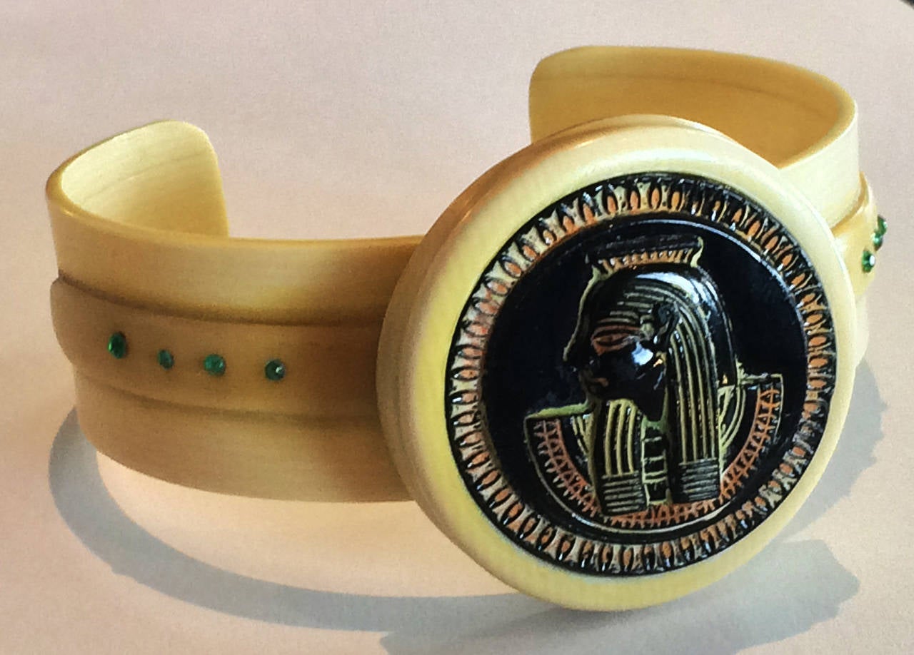 Rare Art Deco Egyptian Revival celluloid cuff bangle bracelet In Excellent Condition In Daylesford, Victoria