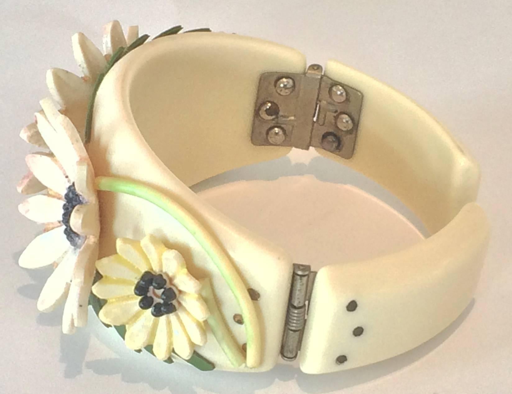 Rare Art Deco bakelite double hinged Daisy flower clamper bracelet 2