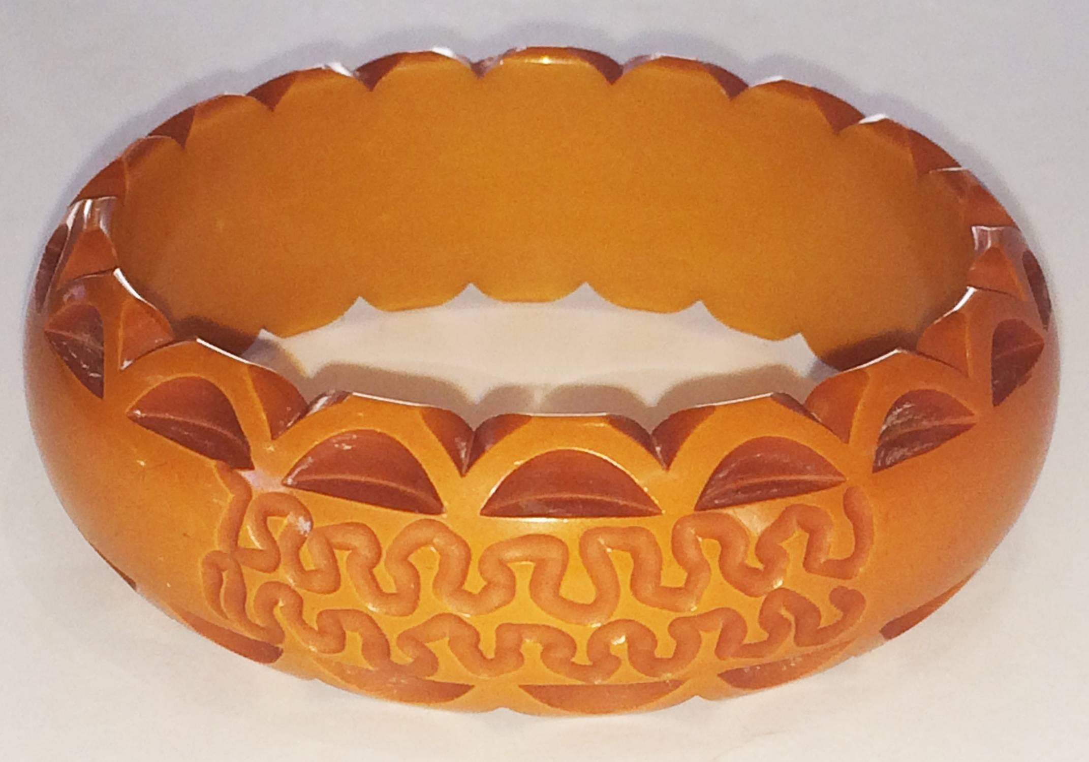 Art Deco heavily carved bakelite corn bracelet bangle 2