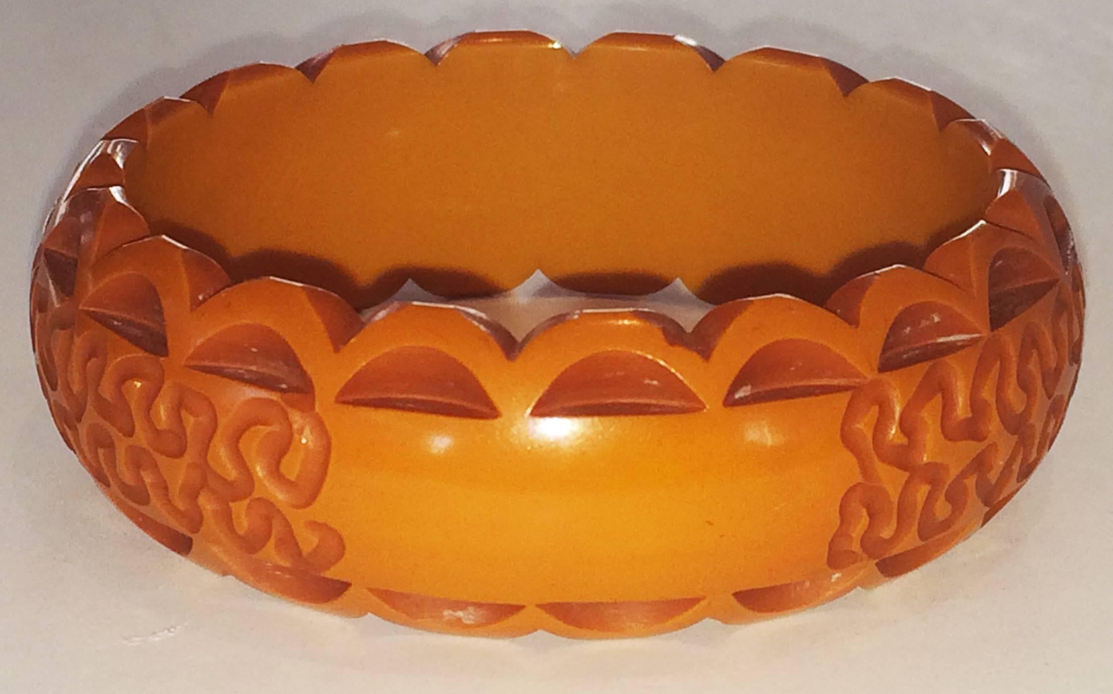Women's Art Deco heavily carved bakelite corn bracelet bangle
