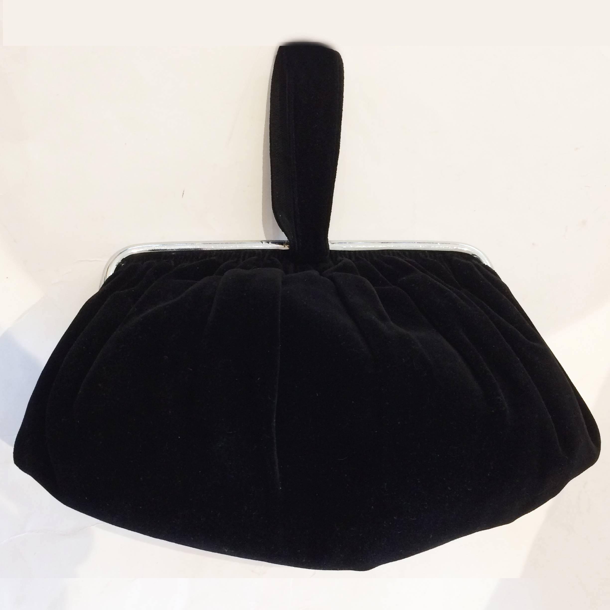 Art Deco Black Velvet Evening purse minaudiere In Excellent Condition For Sale In Daylesford, Victoria