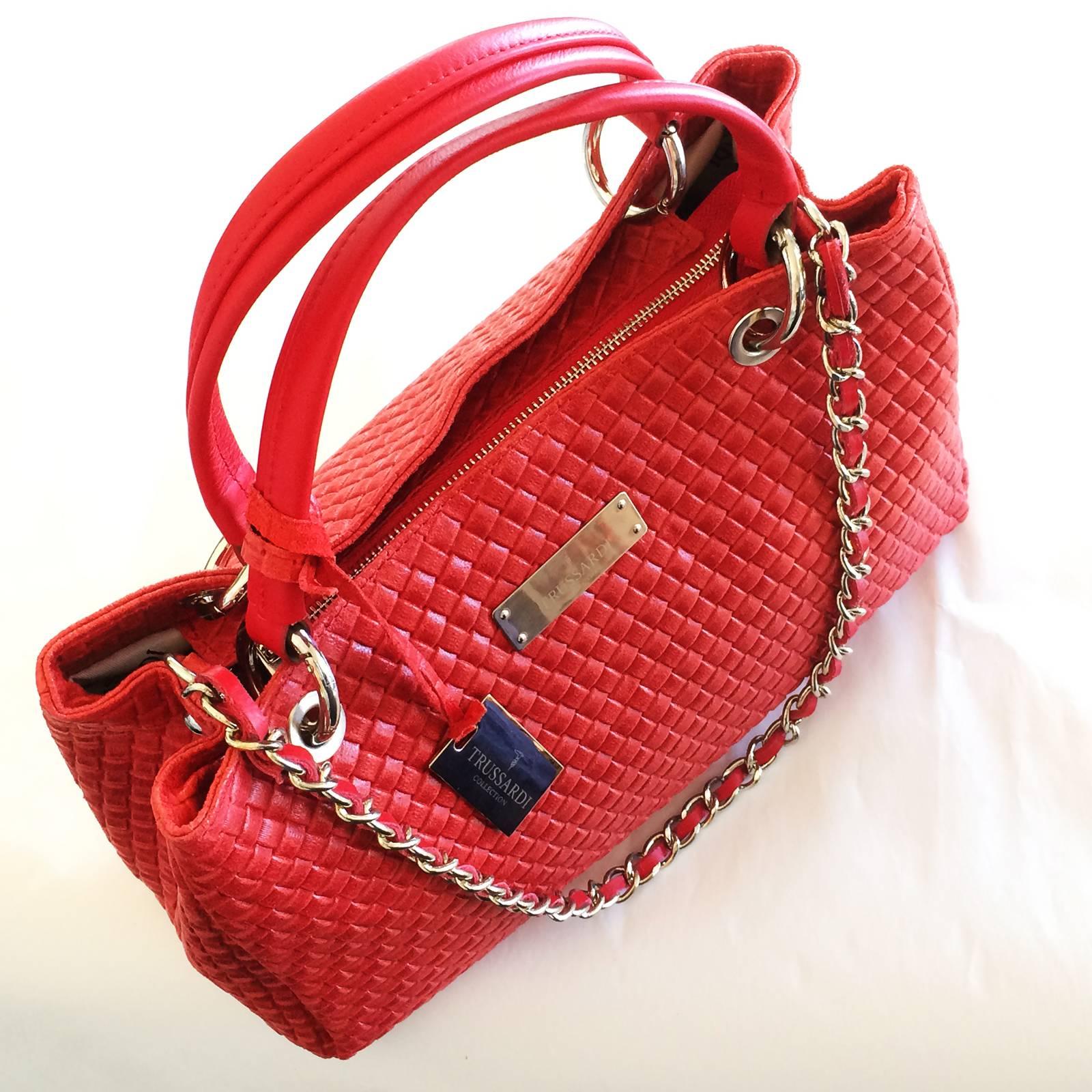 Wonderful  Handbag, a Vera Pelle’ Structured Design, for the Trussardi Collection, in Rosso Red. New, Old Stock in new condition and a versatile design with multiple Handle or Strap combinations. The shoulder strap can be left inside the bag if