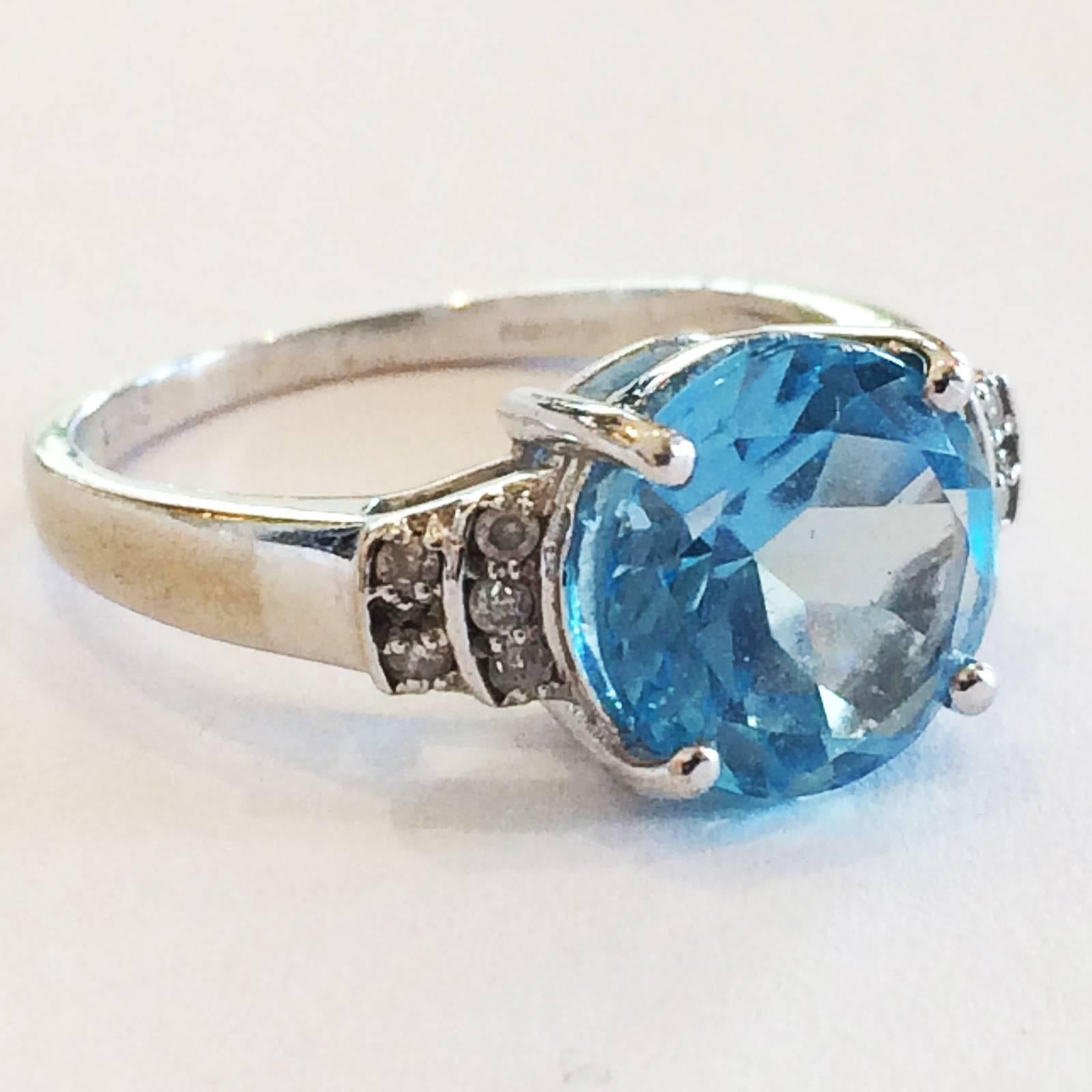 Modern Gold ring set with a Topaz and Diamonds 1