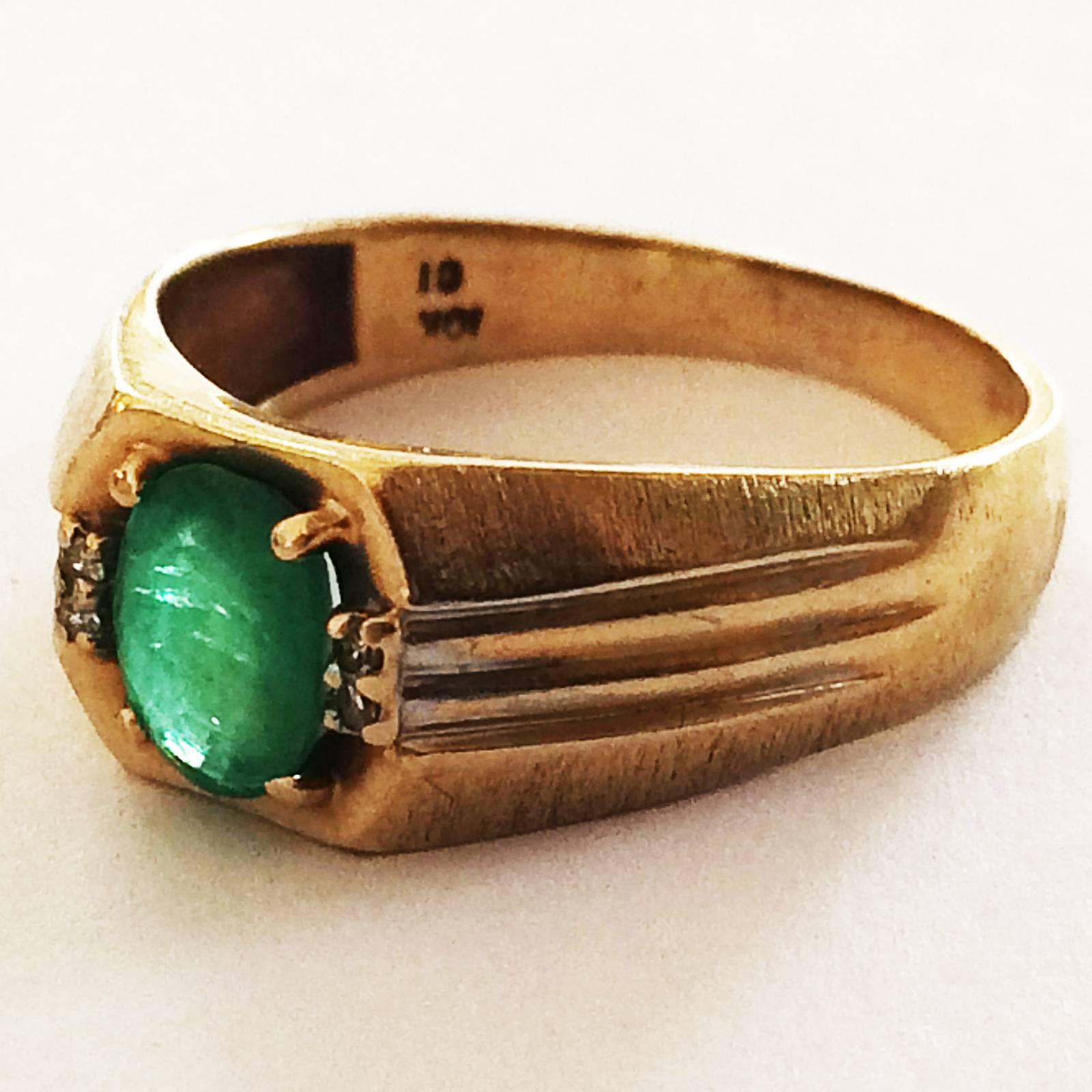 Modern Art Deco Signet ring set with emerald For Sale