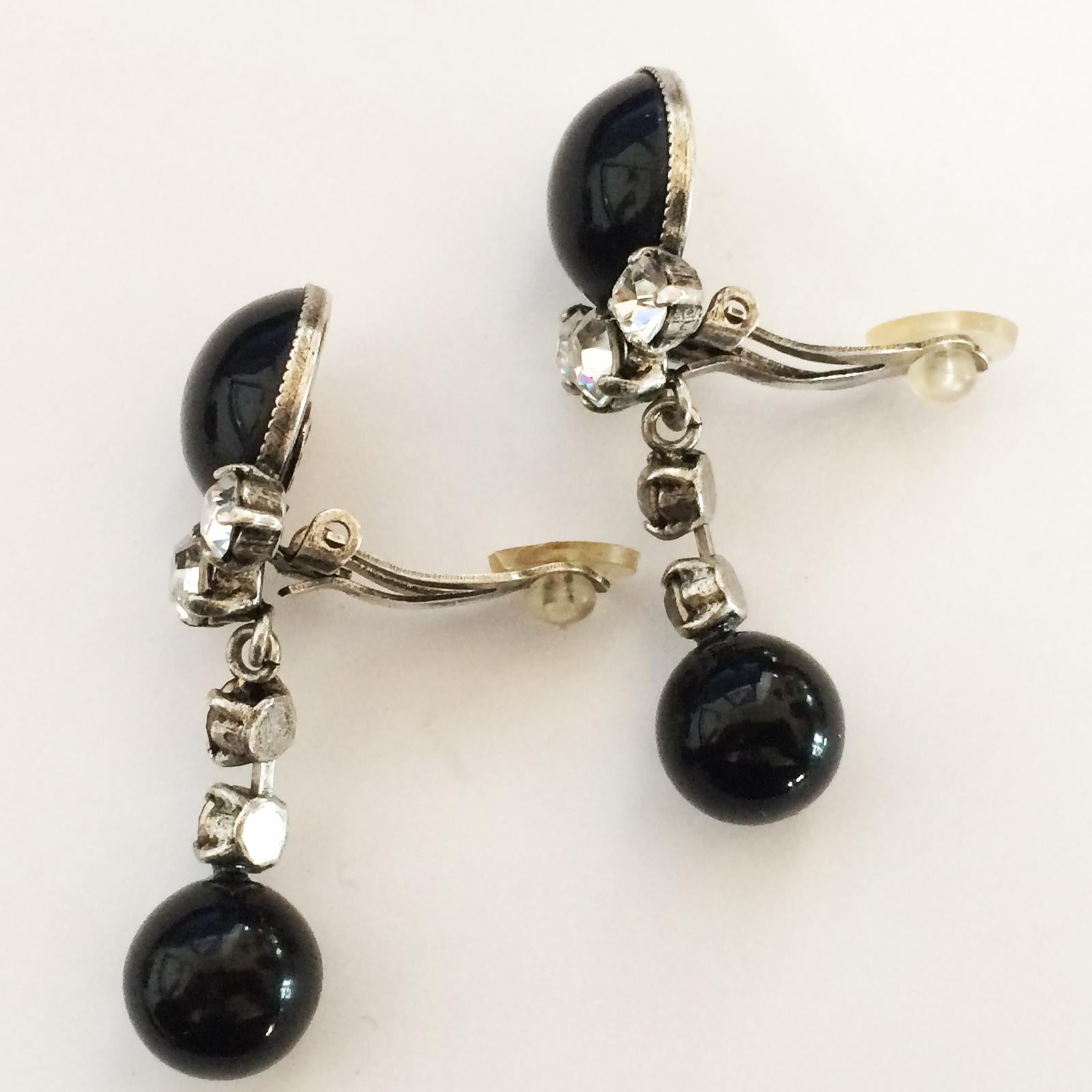 A Pair of Mid Century Onyx and Diamante earrngs by Jaques Fath In Excellent Condition For Sale In Daylesford, Victoria