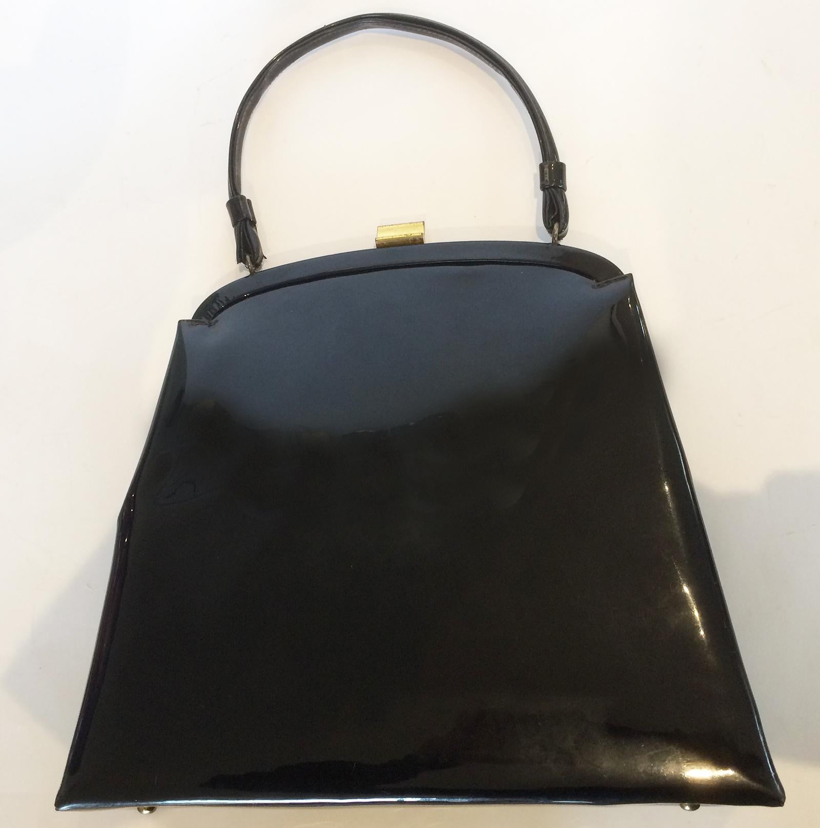 Soure New York Mid Century Patent leather Poodle Dog handbag  In Good Condition In Daylesford, Victoria