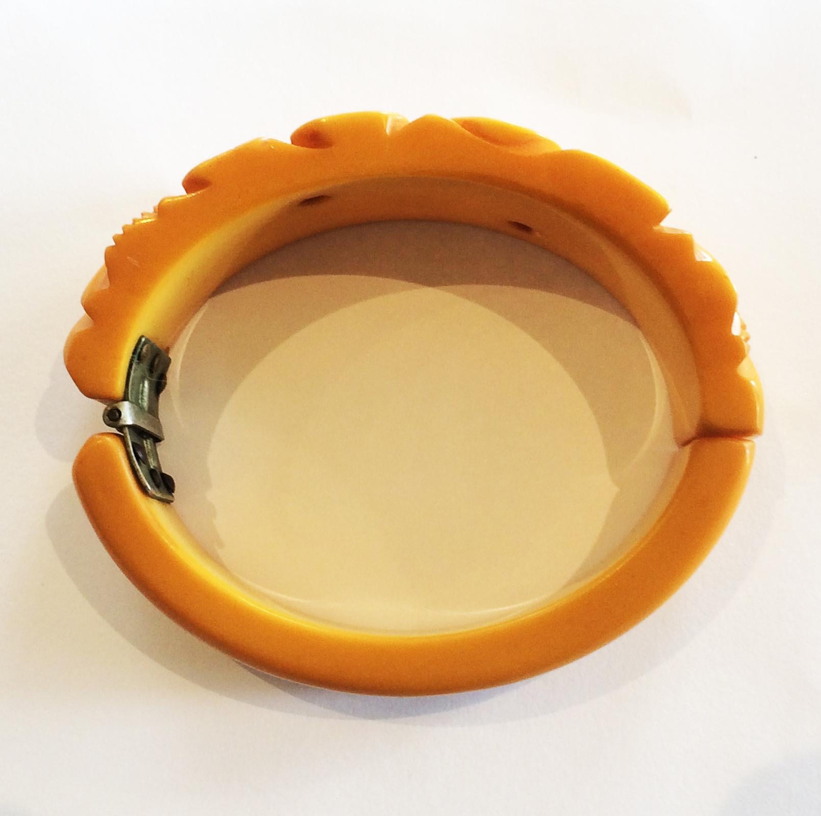 Art Deco Corn Yellow hinged carved bakelite flower clamper bracelet In Good Condition In Daylesford, Victoria