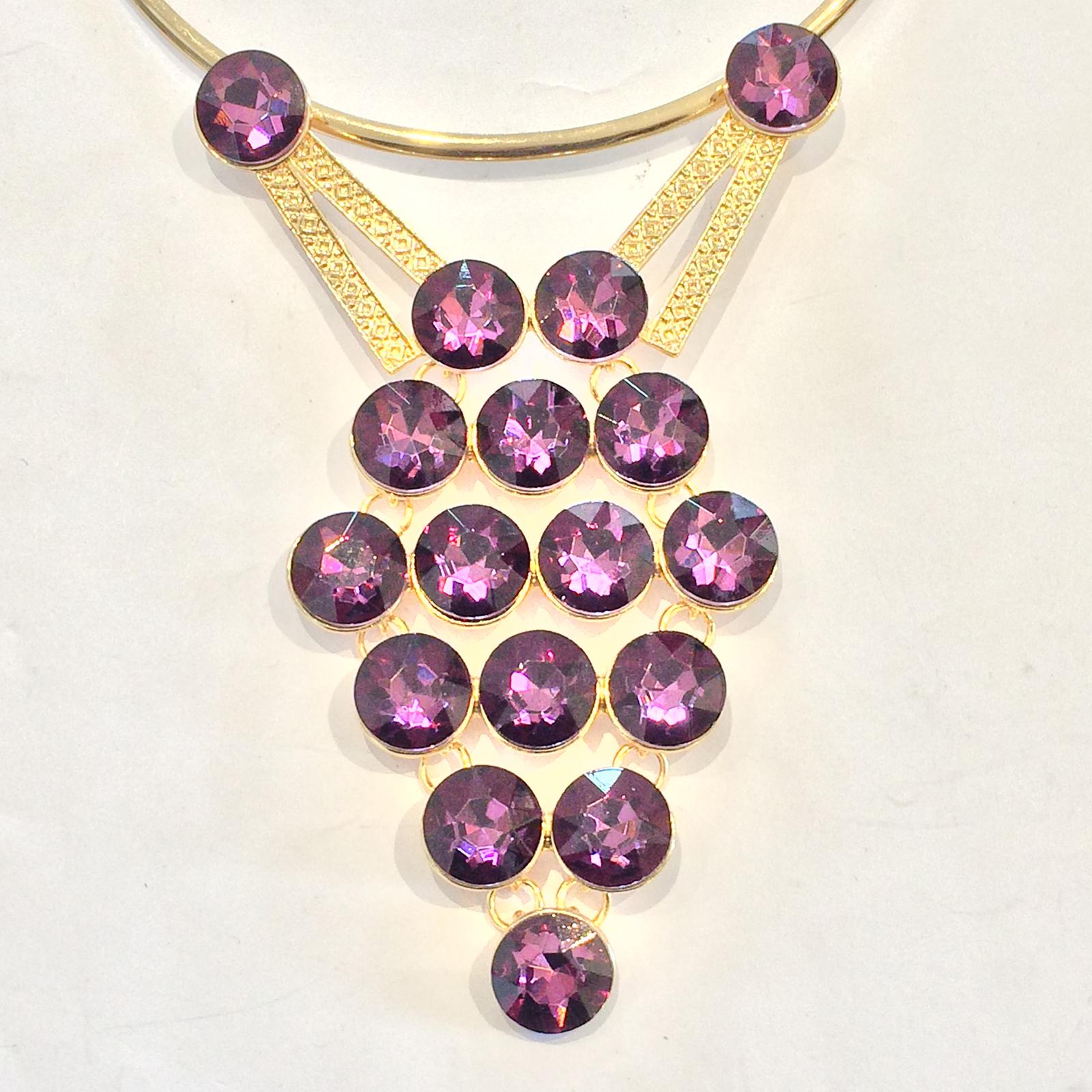 Oscar De La Renta Necklace “Grapes”, Faceted Amethyst Glass set to Patinated Gilt, with a smooth Gilt Collar, adjustable gilt chain and original Lobster Claw clasp. All in perfect condition with no flaws or damage whatsoever. An outstanding Design,