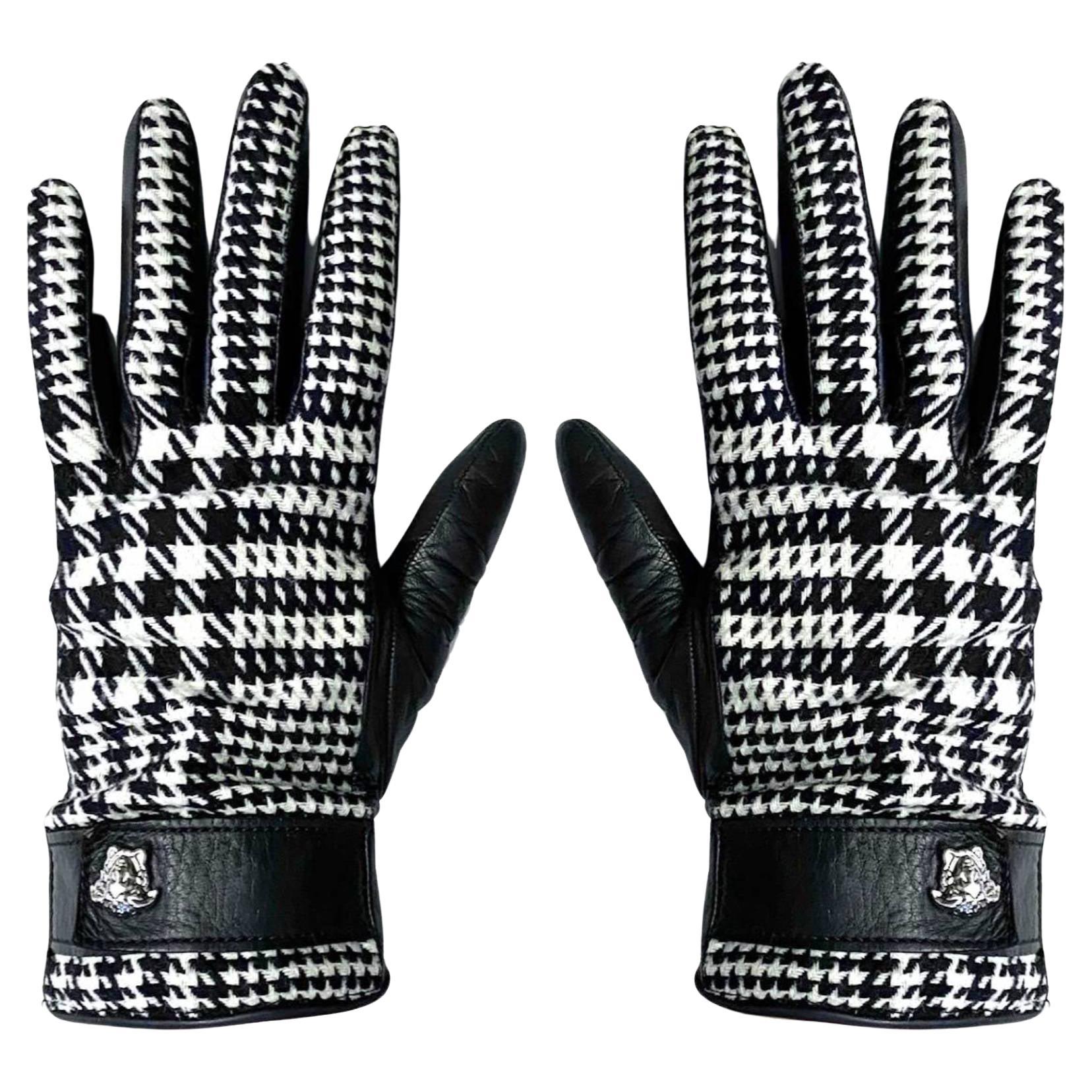 1990s Gianni Versace Dogtooth Wool Leather Winter Gloves For Sale