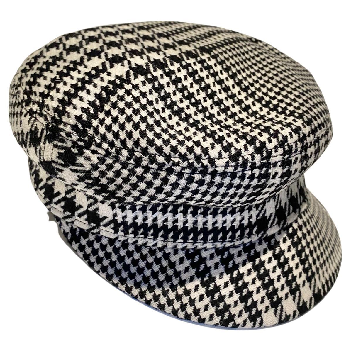 1990s Gianni Versace Black and White Houndstooth Flat Cap For Sale