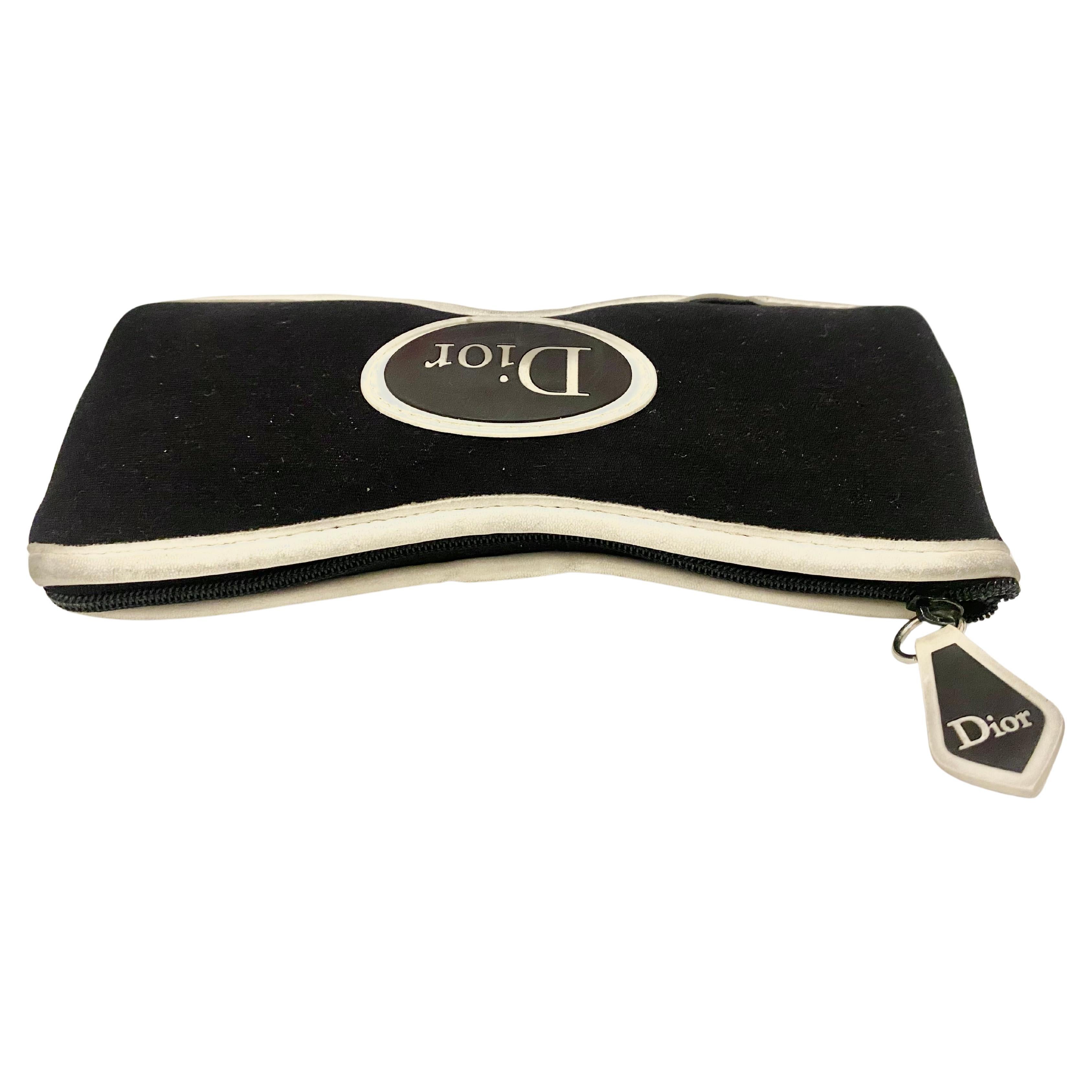 2000s Christian Dior Soft Glasses Zip Case , black velvety soft case, top zip, n back string, metalware signed Dior. 

Condition: vintage, John Galliano for Christian Dior, 2000s, very good, light sign of wear 

Size: standard case