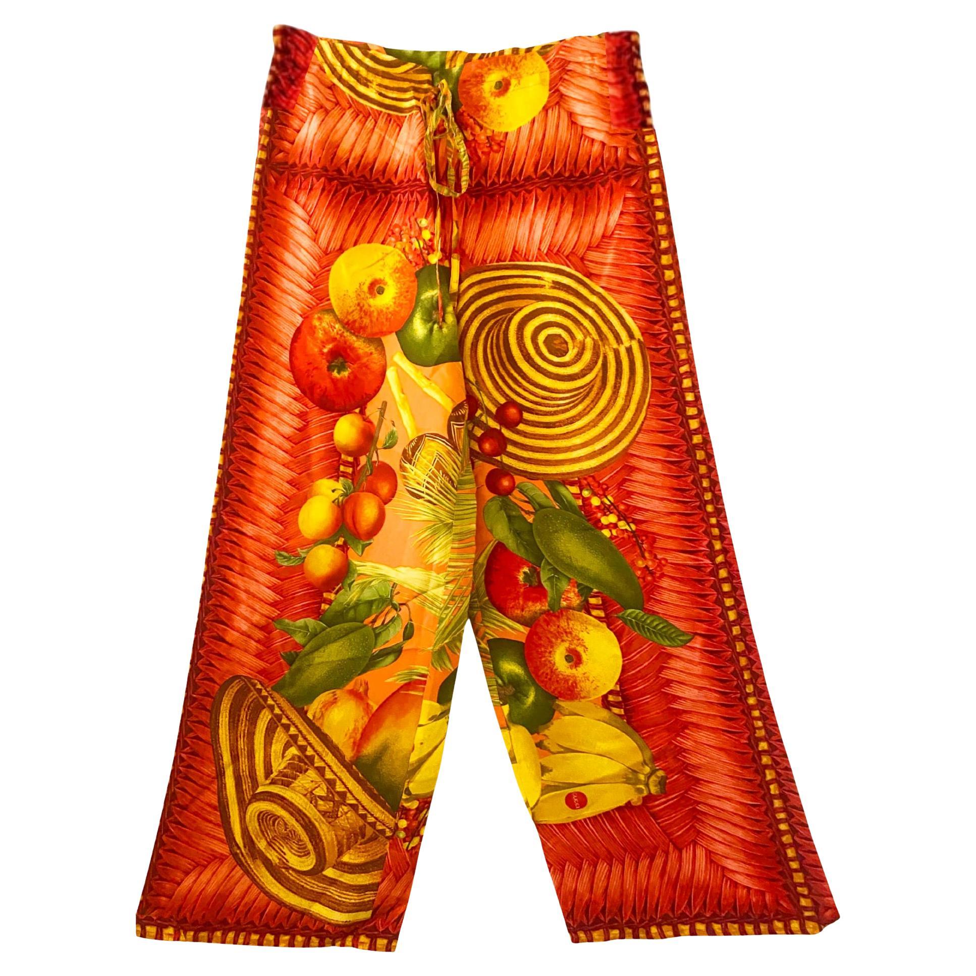 2000s Gucci Tom Ford Pantalon bouffant en soie imprimé exotique