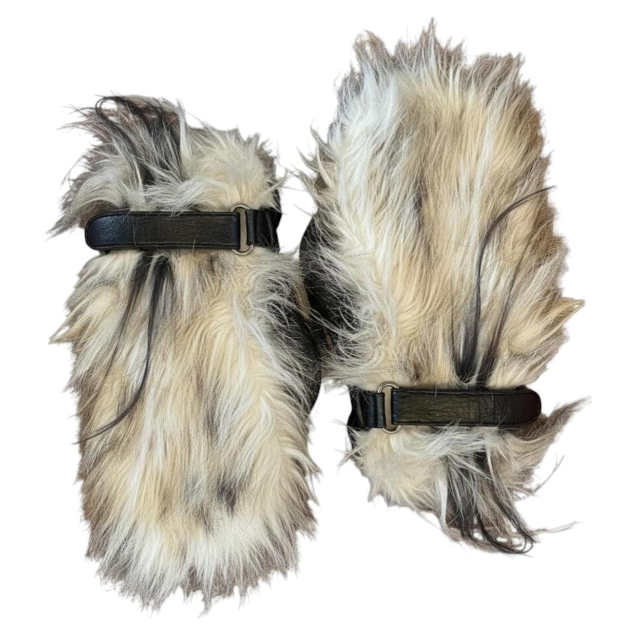 Gianfranco Ferre 1990s Women's Vintage Black Leather Faux White Fur Mittens For Sale