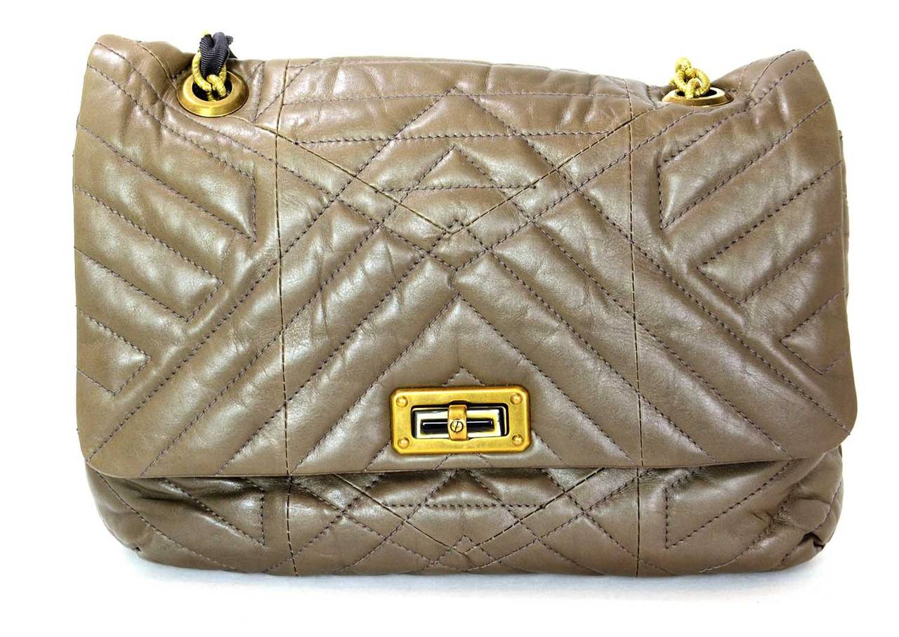 LANVIN Taupe Chevron Quilted Happy Bag RT $2,450
Strap can be doubled to be carried short on the shoulder or singled to be carried long on the shoulder

    Made in: Italy
    Color: Taupe
    Hardware: Antiqued goldtone hardware.
   