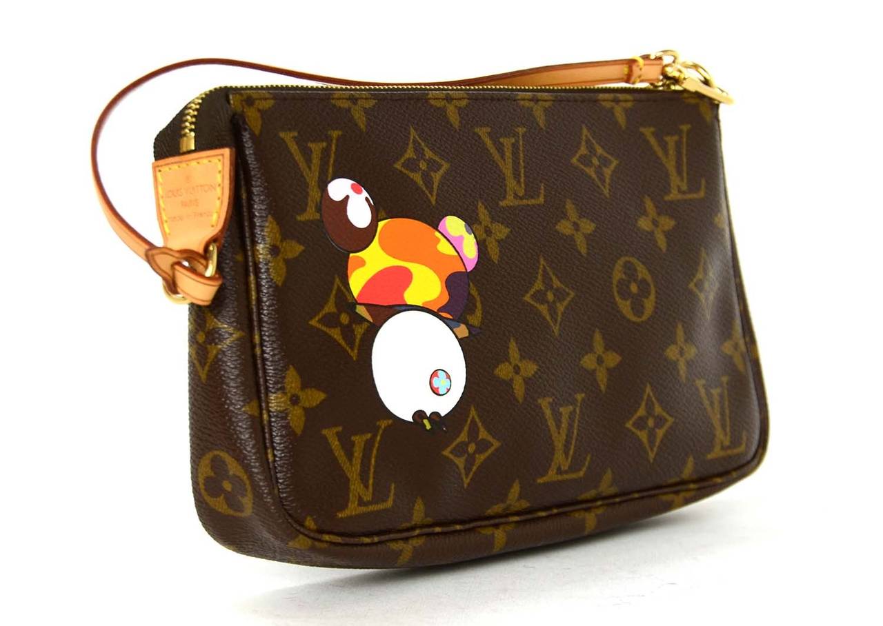 LOUIS VUITTON Monogram Limited Edition Murikami Panda Pochette
Made in: France
Year of Production: 2004
Color: Monogram
Hardware: Goldtone
Materials: Coated Canvas
Lining: Textile lining
Closure/opening: Zipper closure
Serial Number/Date