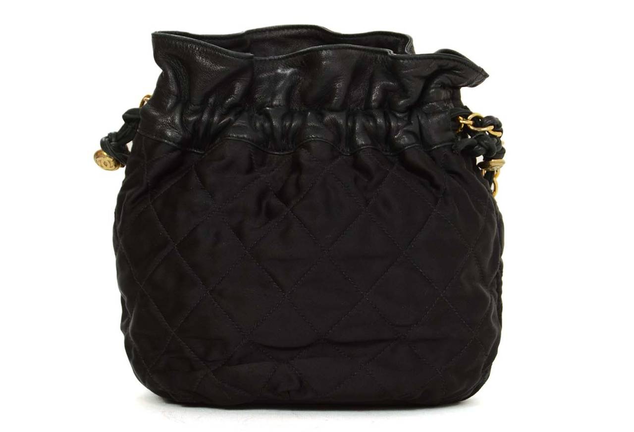Features black leather trim at top of bag and laced through chain strap. Stitched CC at bottom of bag

-Made in: Italy
-Year of Production: Not bold
-Color: Black
-Hardware: Goldtone
-Materials: Satin, leather, metal
-Lining: Red