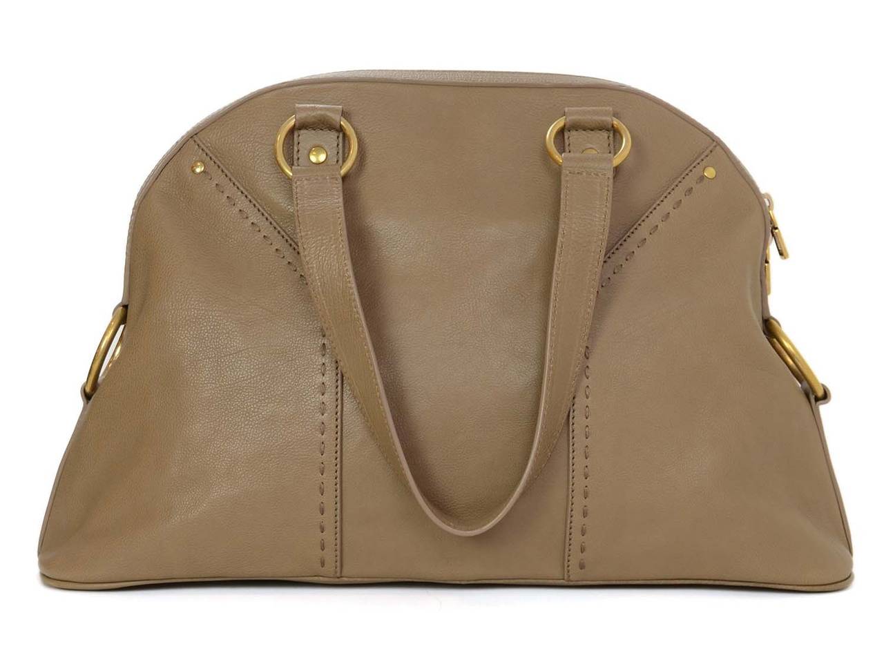 -Made in: Italy
-Year of Production: 2012
-Color: Taupe
-Hardware: Goldtone
-Materials: Calfskin leather
-Lining: Dark brown textile
-Closure/opening: Zip top
-Exterior Pockets: None
-Interior Pockets: One zipper and two flat
-Serial