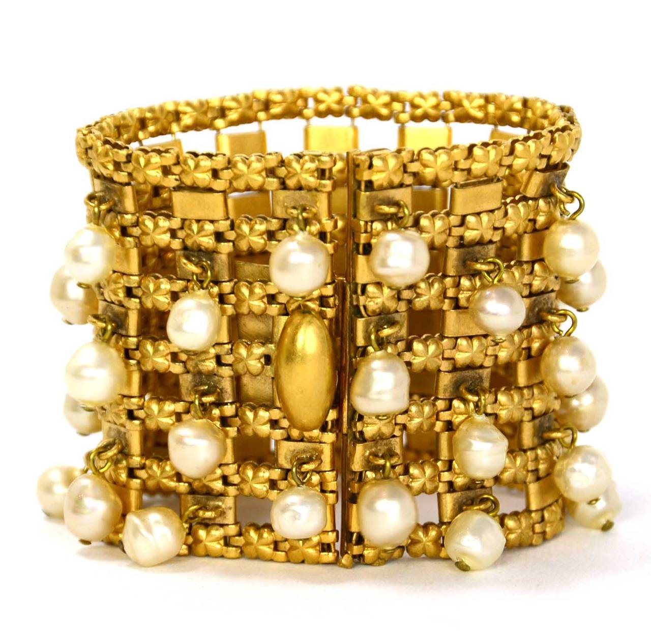 CHANEL Vintage 1950s/60's Goldtone Bracelet W/Hanging Pearls
Made in: France
Year of Production: Circa 1950's-60's
Stamp: CHANEL
Closure: Clip
Color: Goldtone and white
Materials: Metal and pearl
Overall Condition: